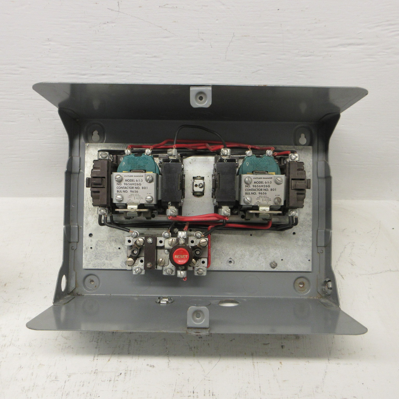 Cutler Hammer 9656 Enclosed Size 0 Reversing Starter 5HP 18A 220V Coil 9656H26G (AH1630-1)