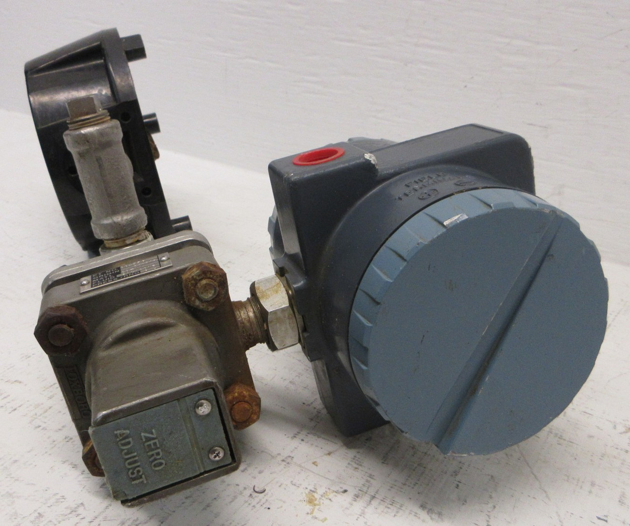 Foxboro 821GM-IS1NL2 Transmitter 50 PSIG + D0135GW Transducer + USG 33020 Gauge (AH1633-1)