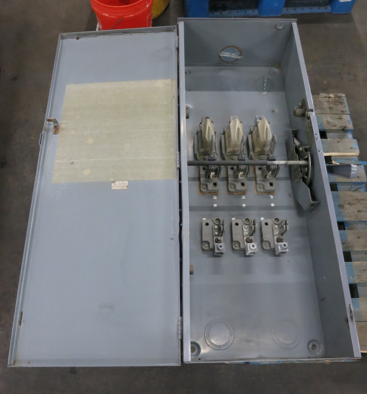 Eaton 400A 600V Fusible Heavy Duty Safety Switch Disconnect 400 Amp 480V 3R (DW8617-1)