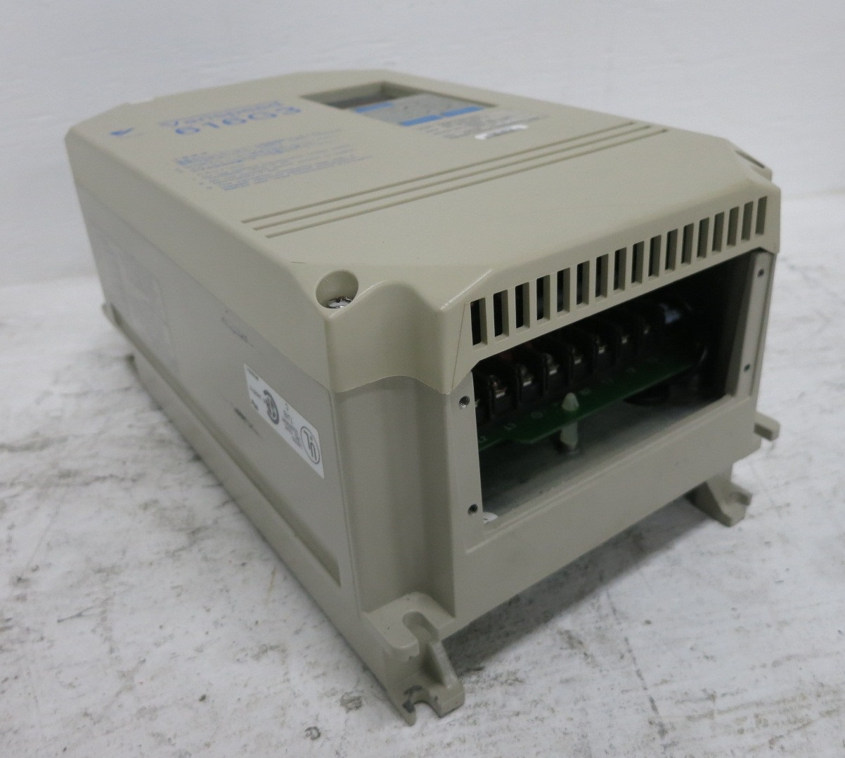 Yaskawa CIMR-G3V41P5 2 HP AC VS Drive Varispeed Inverter 460V VFD 616G3 41P51F (DW8619-1)