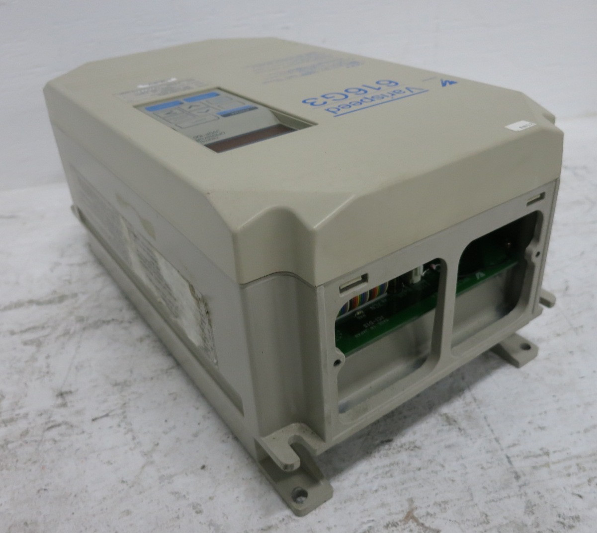 Yaskawa CIMR-G3V41P5 2 HP AC VS Drive Varispeed Inverter 460V VFD 616G3 41P51F (DW8619-1)