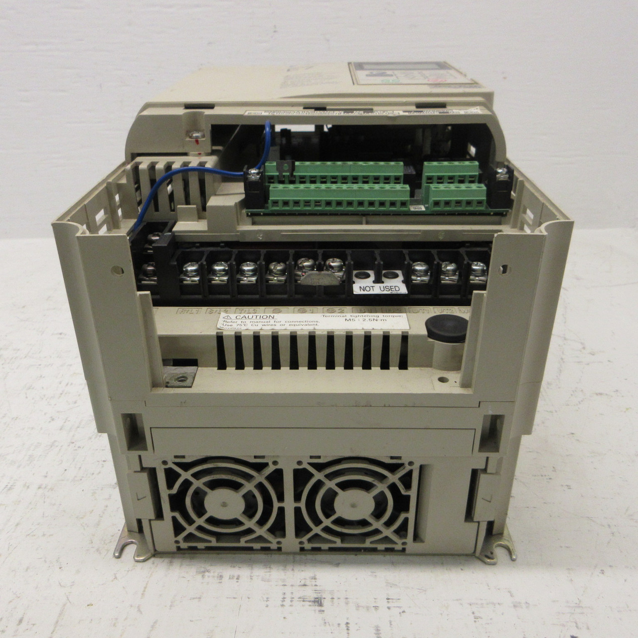 Yaskawa Varispeed E7 CIMR-E7U49P0 15 HP 480V 21A AC VS Drive CIMRE7U49P0 (flaw) (AH1660-1)