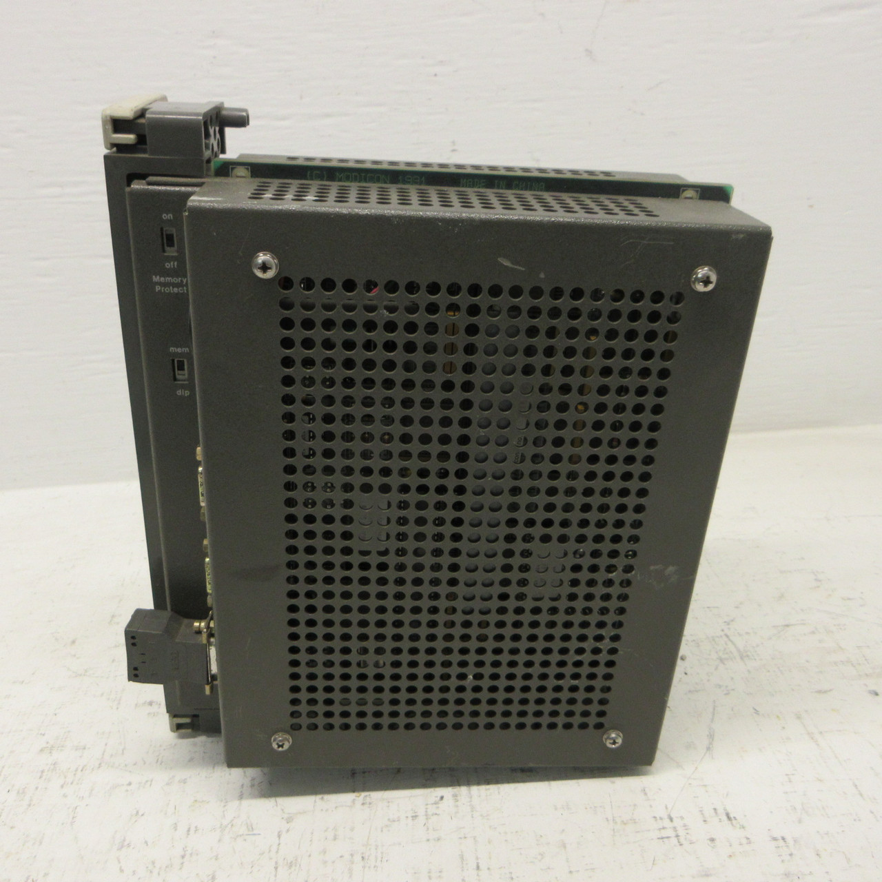 Modicon PC-E984-685 984 Programmable Controller PCE984685 PLC Module 115/230VAC (AH1663-1)