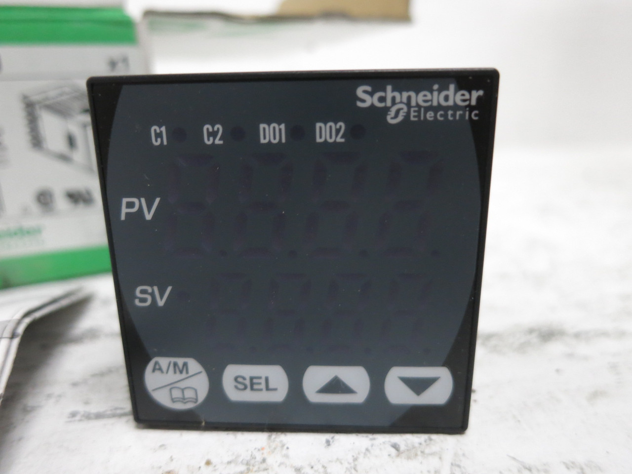 NEW Schneider Electric REG48PUN1LHU Zelio Temperature Control Relay 005994 48x48 (DW8645-17)