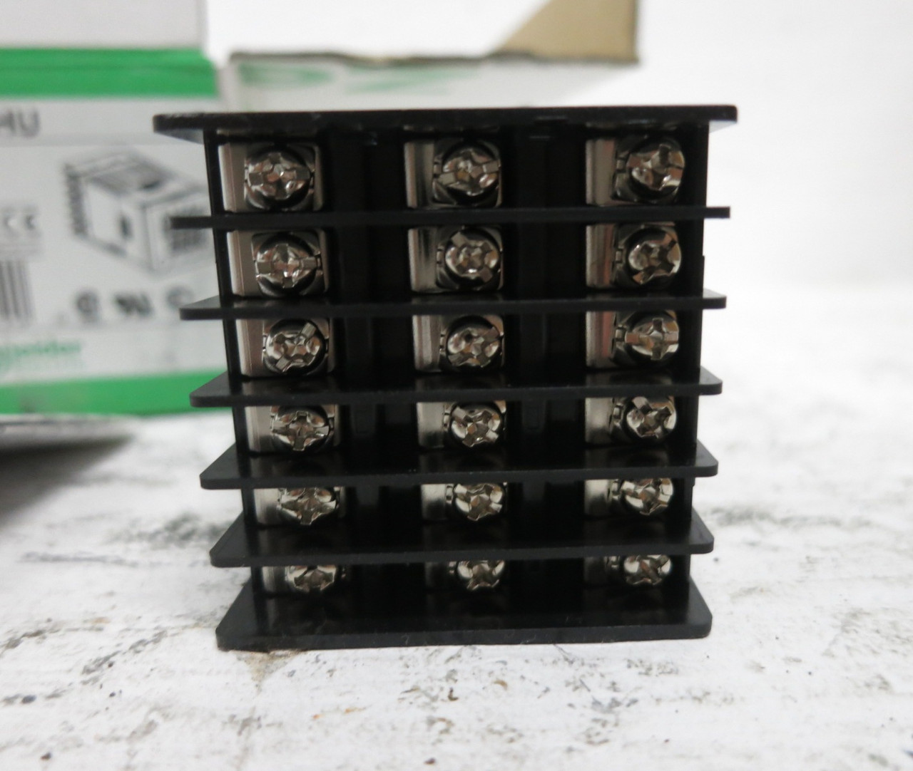 NEW Schneider Electric REG48PUN1LHU Zelio Temperature Control Relay 005994 48x48 (DW8645-17)