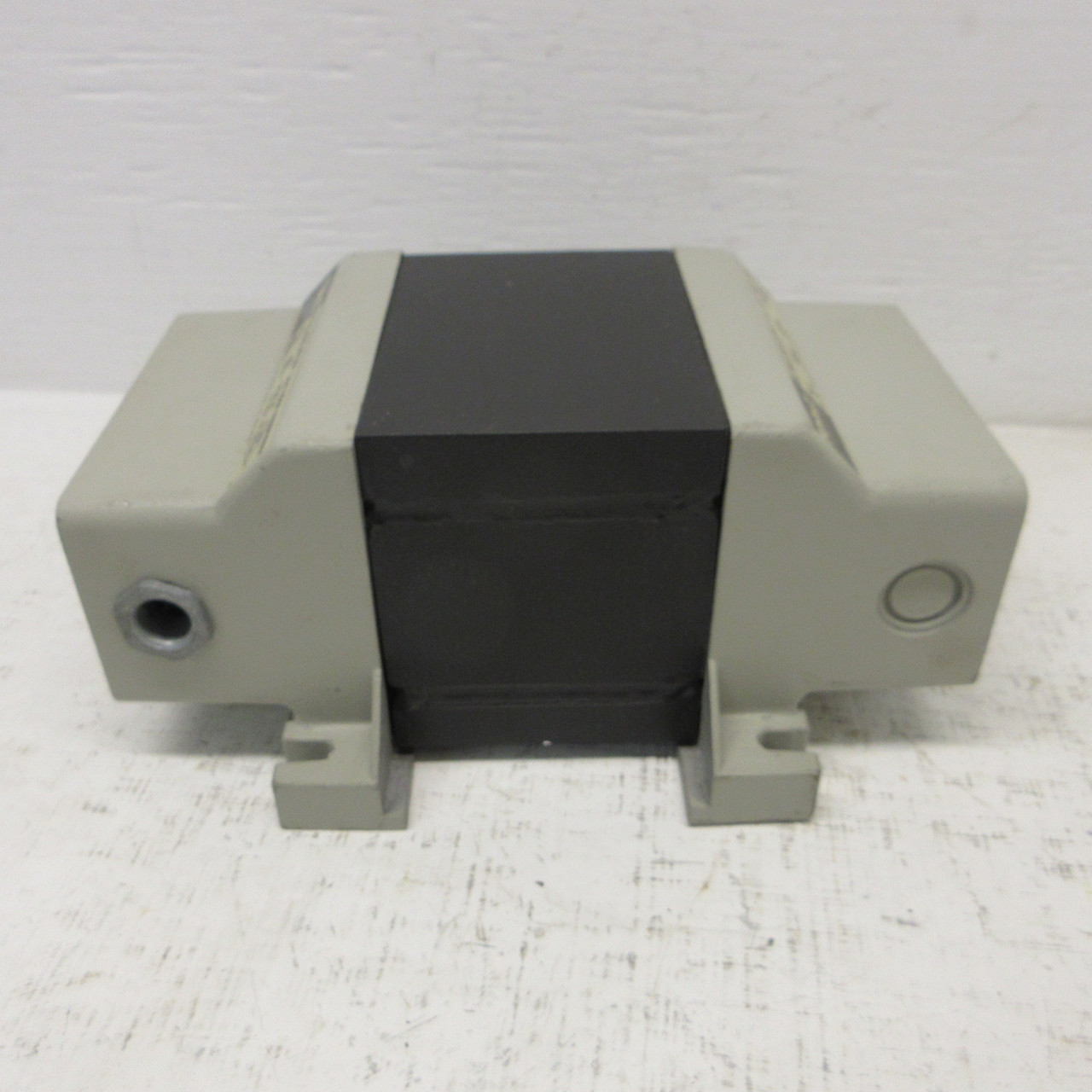 Topaz 91097-11 Ultra-Isolator Line Noise Suppressor 750VA 0.005pf 120/240V 1PH (AH1682-1)