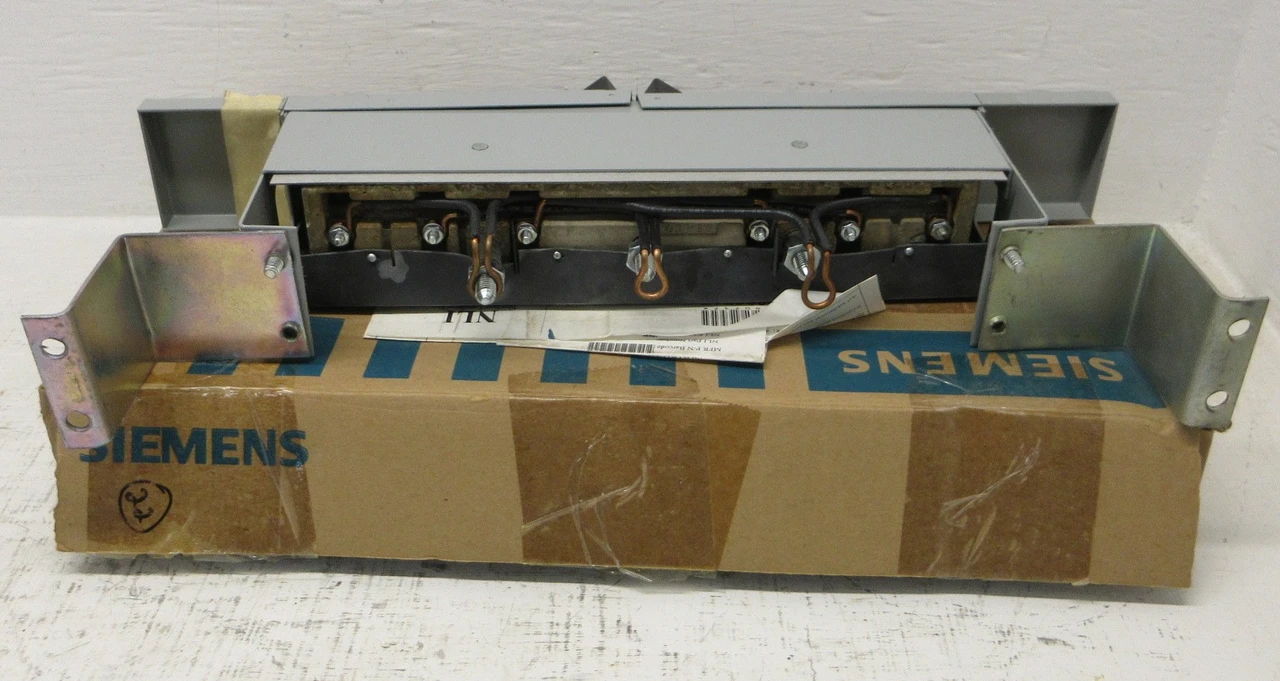 NEW Siemens V7A3211 30 Amp 240V 3PH Fusible ITE Vacu-Break Panelboard Switch NIB (AH1698-3)