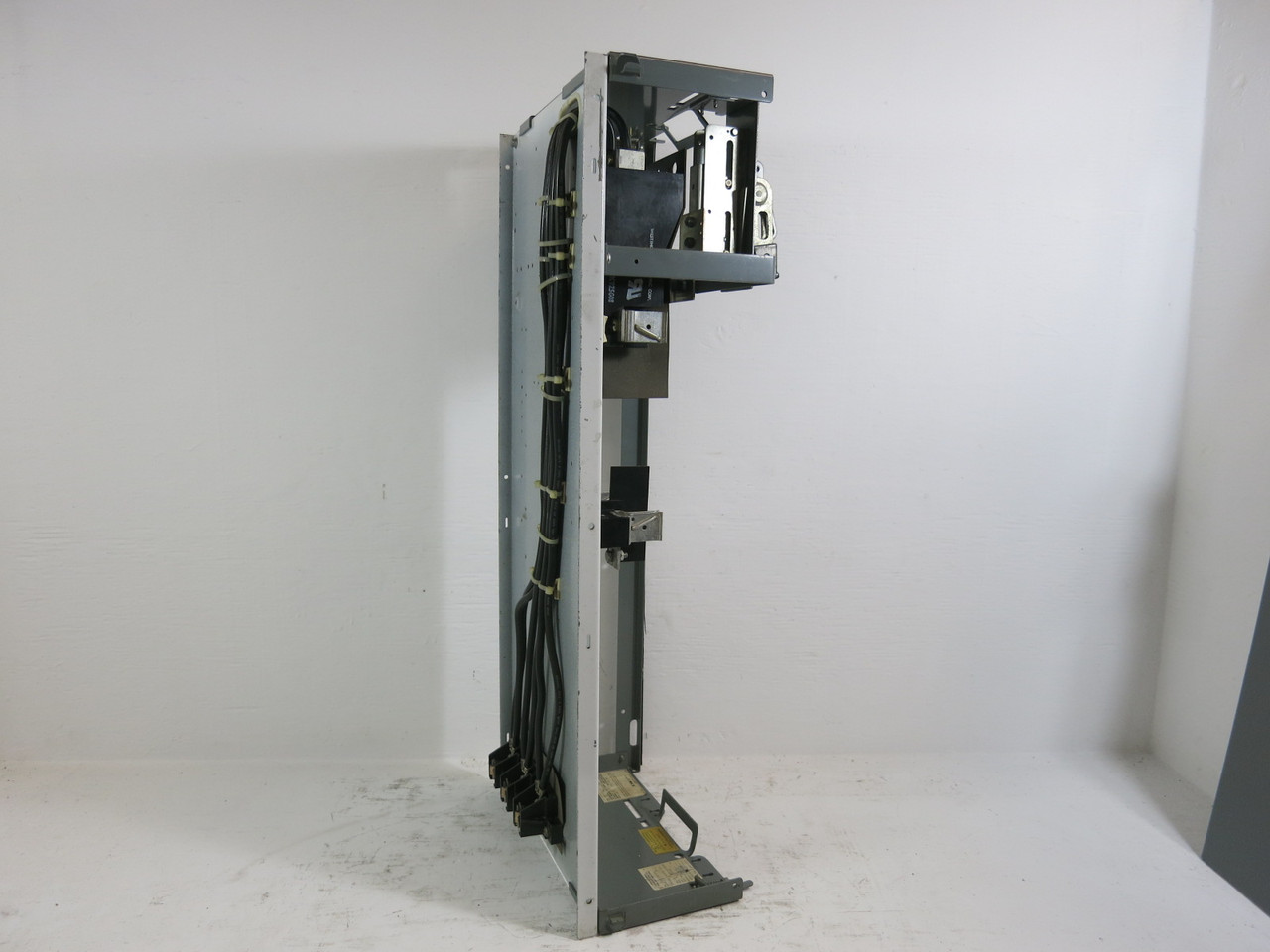 Cutler Hammer F10 Unitrol 200 Amp Fusible Type 36" Feeder MCC Bucket 200A Fused (BJ1182-1)