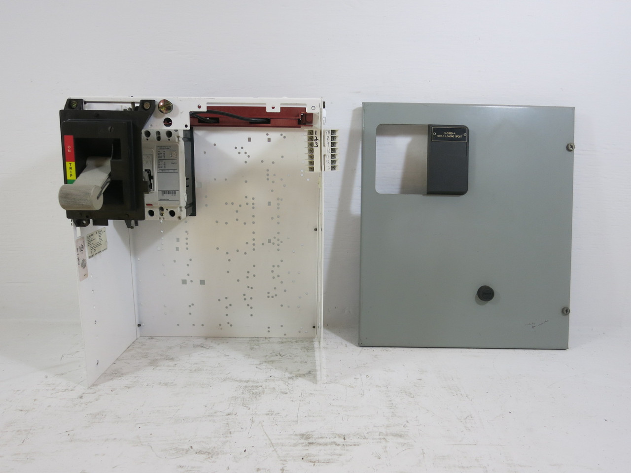 Image of Cutler Hammer Eaton 2100 50A Breaker 18" MCC Feeder Bucket 50 Amp