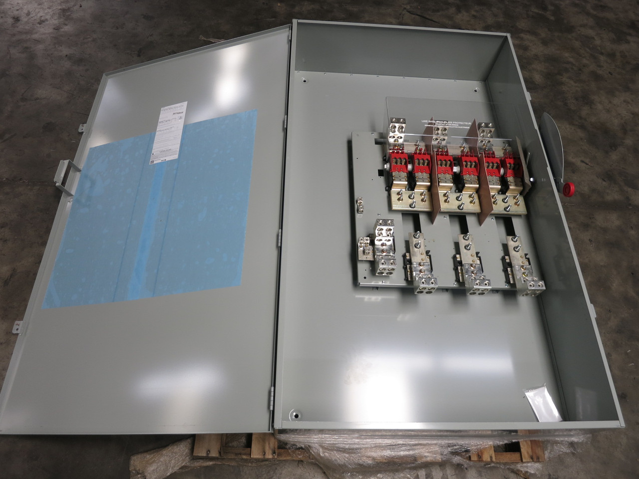 NEW Eaton DH368NGK 1200A 600V Fusible Safety Switch Disconnect 1200 Amp DH368FGK (DW8703-1)