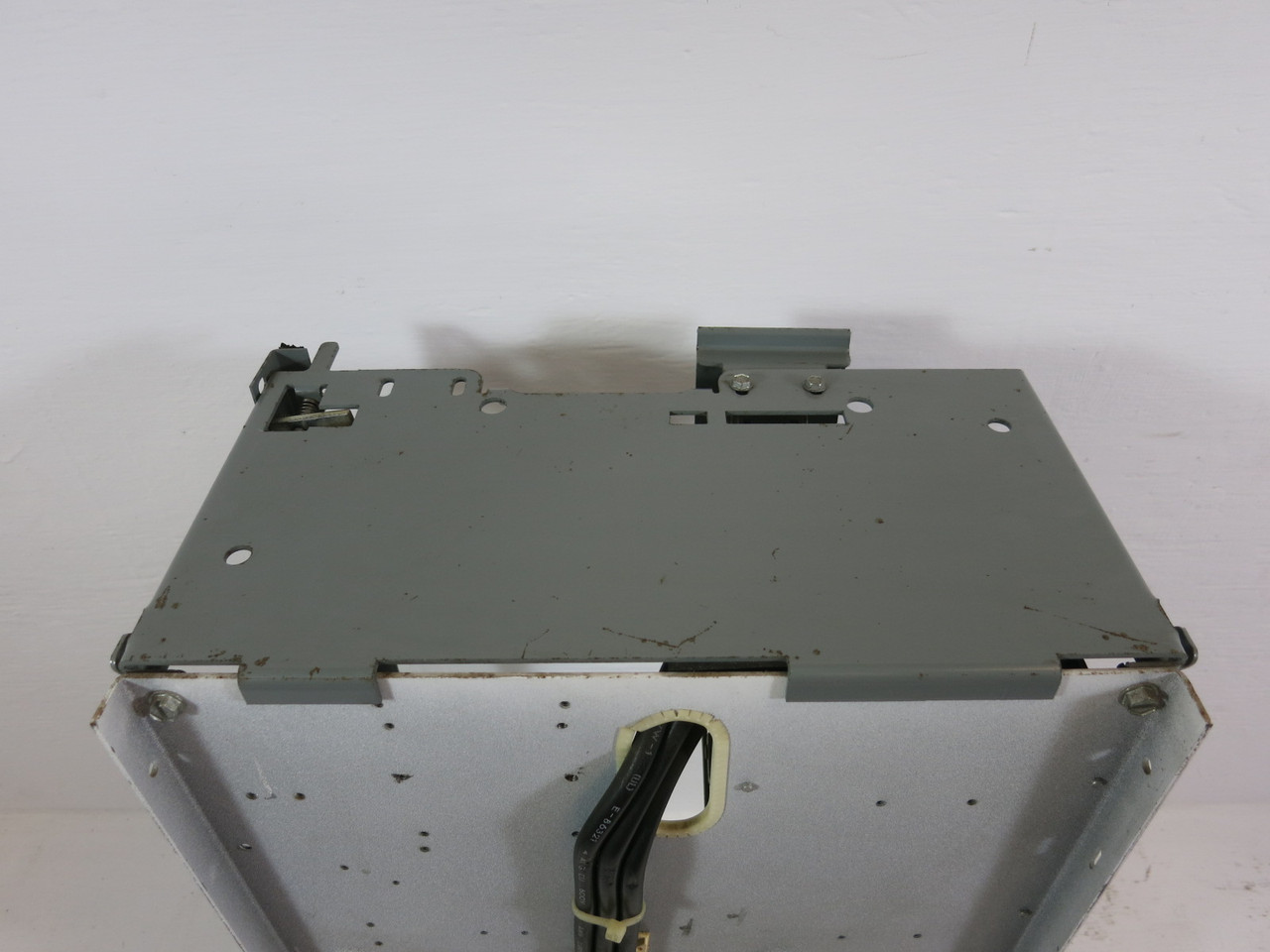 Cutler Hammer F10 Unitrol 100A MCC Feeder Bucket Fusible Type 24" 100 Amp Fused (BJ1190-1)