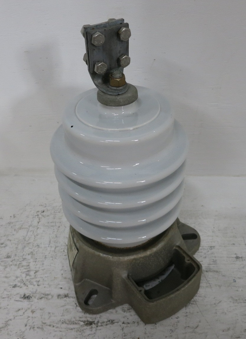 ABB EXLIM Q Surge Arrester Q015PA012B 15 kV EXLIMQ MCOV 12.7 kV Station (DW8712-3)