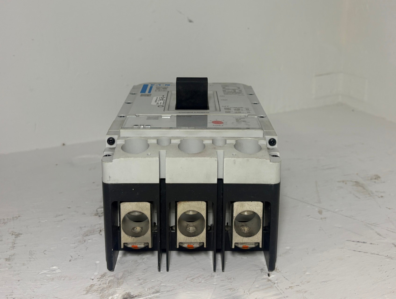 Eaton PDG33M0250TFAL 250A Circuit Breaker PDG3 w/ 250 Amp Trip 3P PDG3XTFA30250 (EM6013-1)