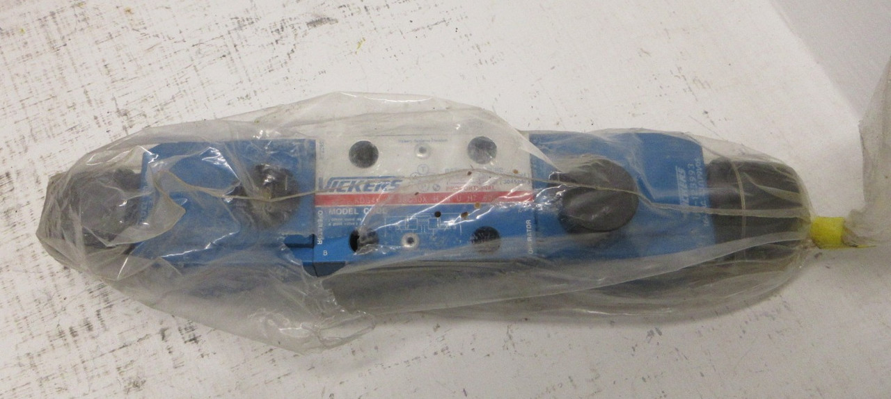 NEW Vickers KDG4V-3-33C30X-H-M-U-H7-60 Propertional Solenoid Valve 02-123993 (AH1751-2)