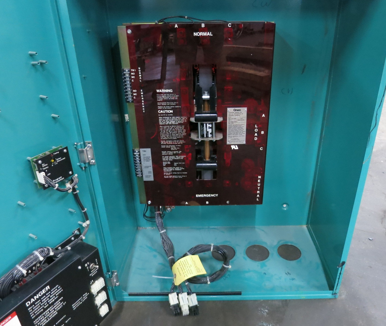 Onan OTAU-260G 260A Non-Automatic Transfer Switch 277/480V 3PH 4W 306-3481-06 (DW8741-1)
