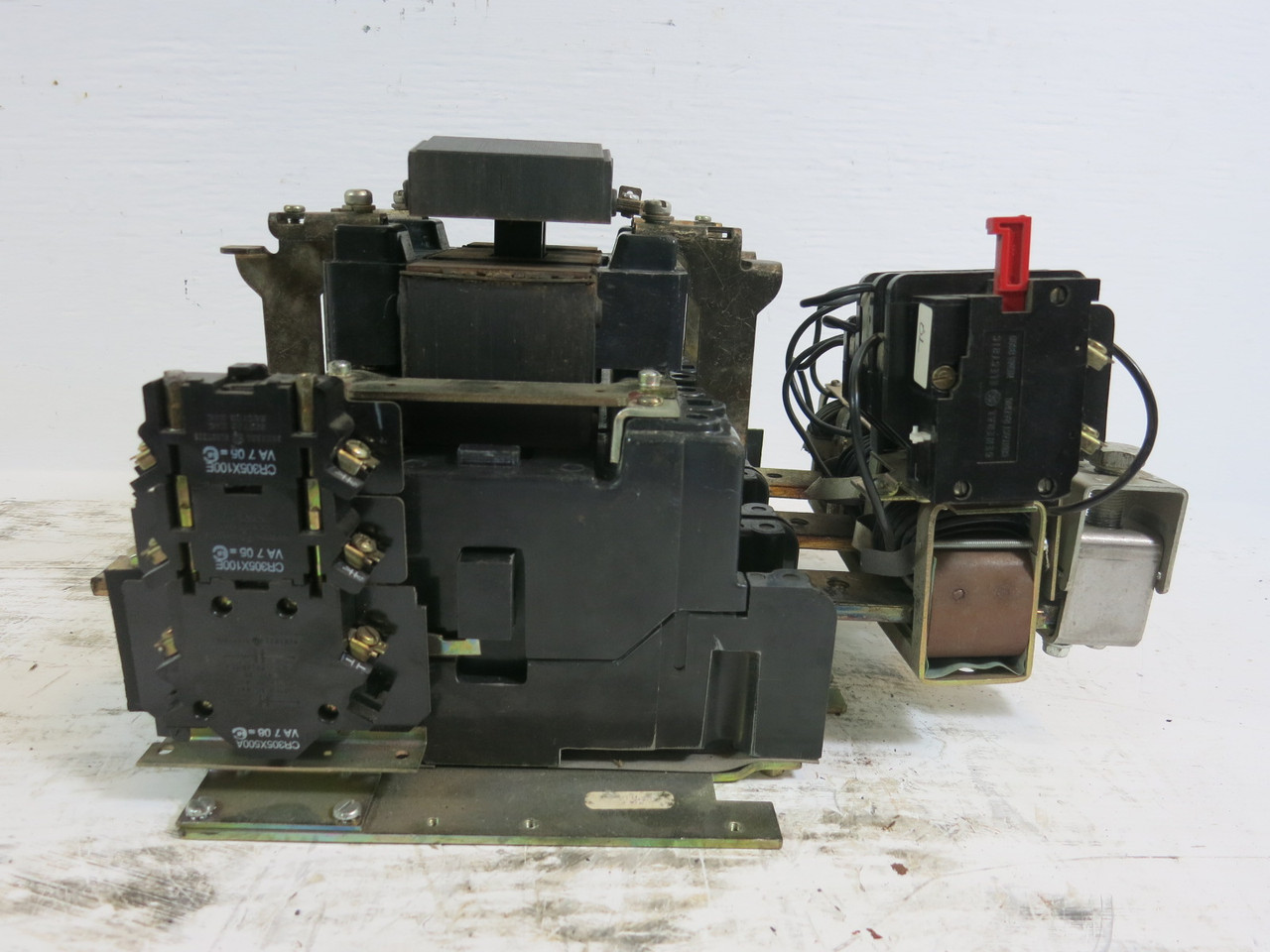 General Electric CR306G0**LVH Size 5 Motor Starter 480V Coil 270A 200 HP Sz5 GE (BJ2016-1)