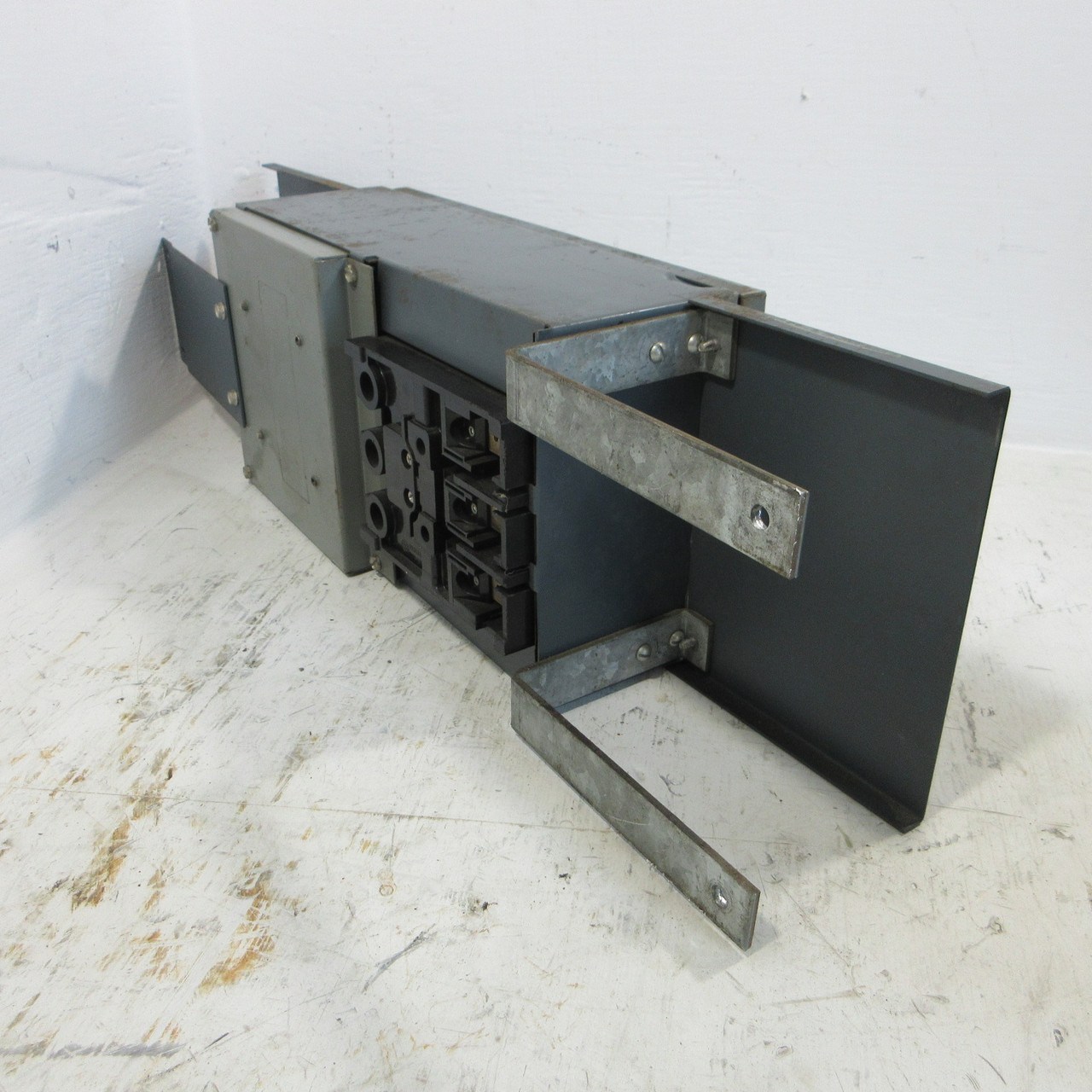 GE QMR363-H 100A 600V Type QMR Fusible Panel Board Switch w/ Hardware (flaw) (AH1836-3)
