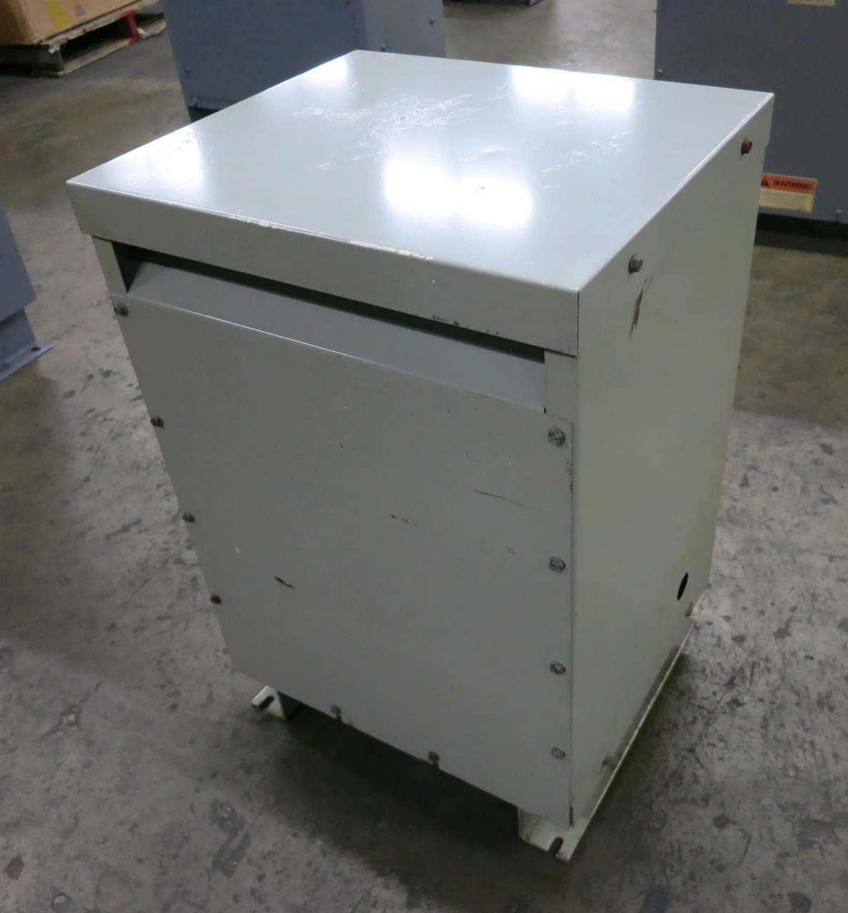 GE 15 kVA 575 Delta to 230Y/133 V 3PH Dry Type Transformer 575V - 230V (DW7775-1)