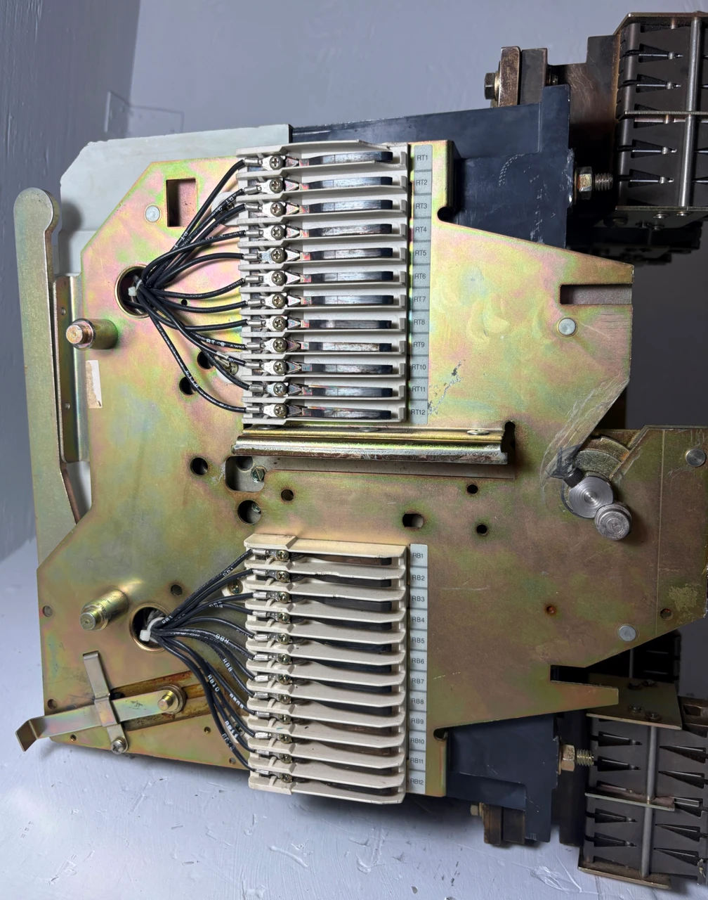 Siemens SBS2016DV SBS 1600 Amp LSI Circuit Breaker w/ 1000A Plug SBS2016 EO DO (EM6025-1)