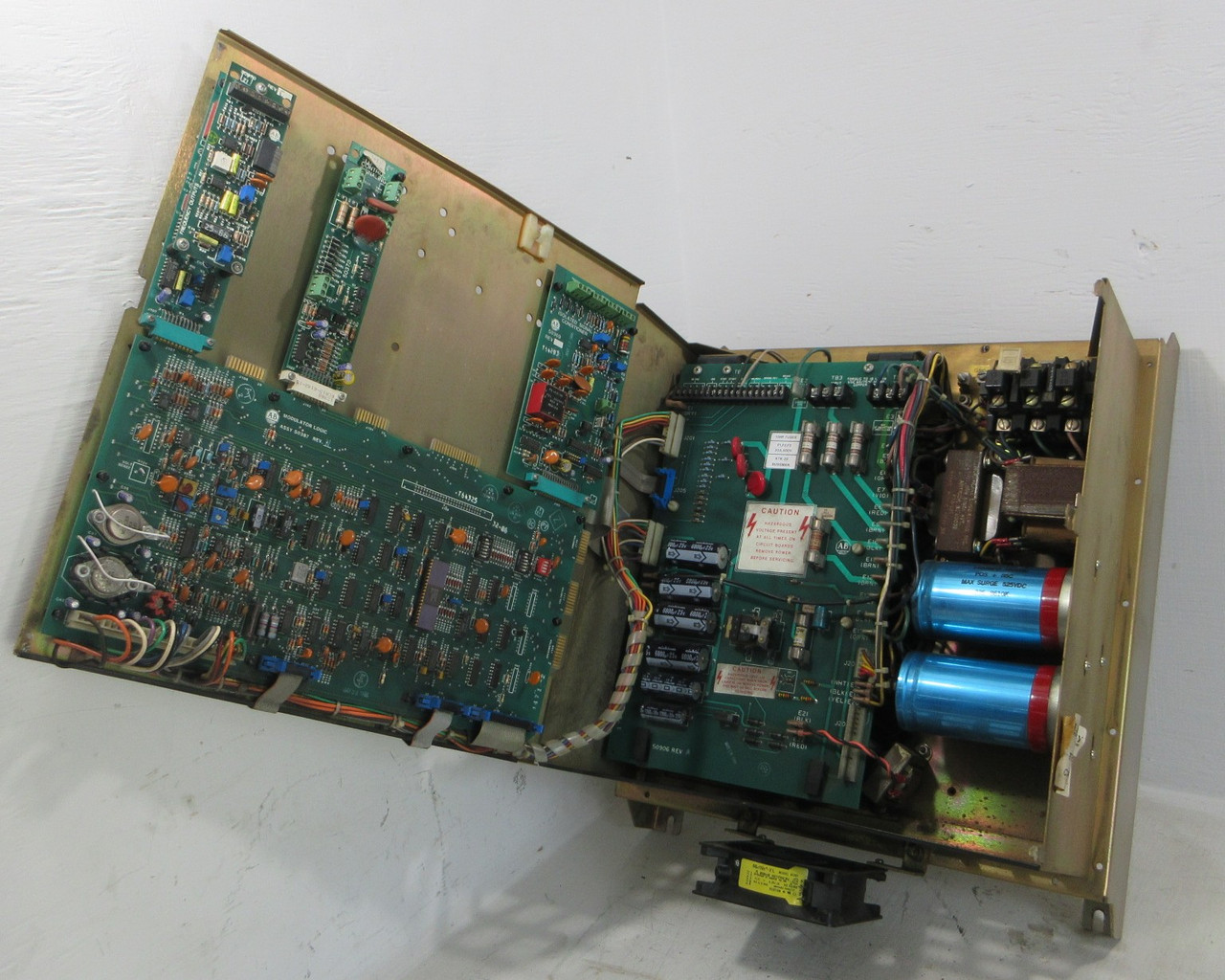 Allen Bradley 1334-EOB-T3 Adjustable Frequency Motor Drive 13A/15A 460V 3PH 3HP (AH1788-5)
