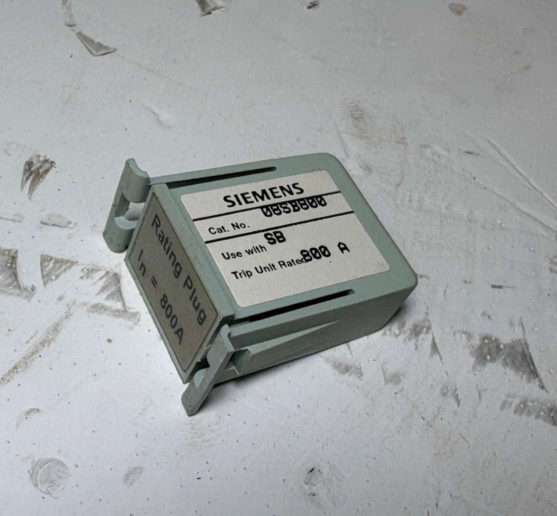 Siemens SBH 800 Amp Drawout Circuit Breaker w/ 800A Plug SBH800 & Aux SBH2008DV (EM6026-2)