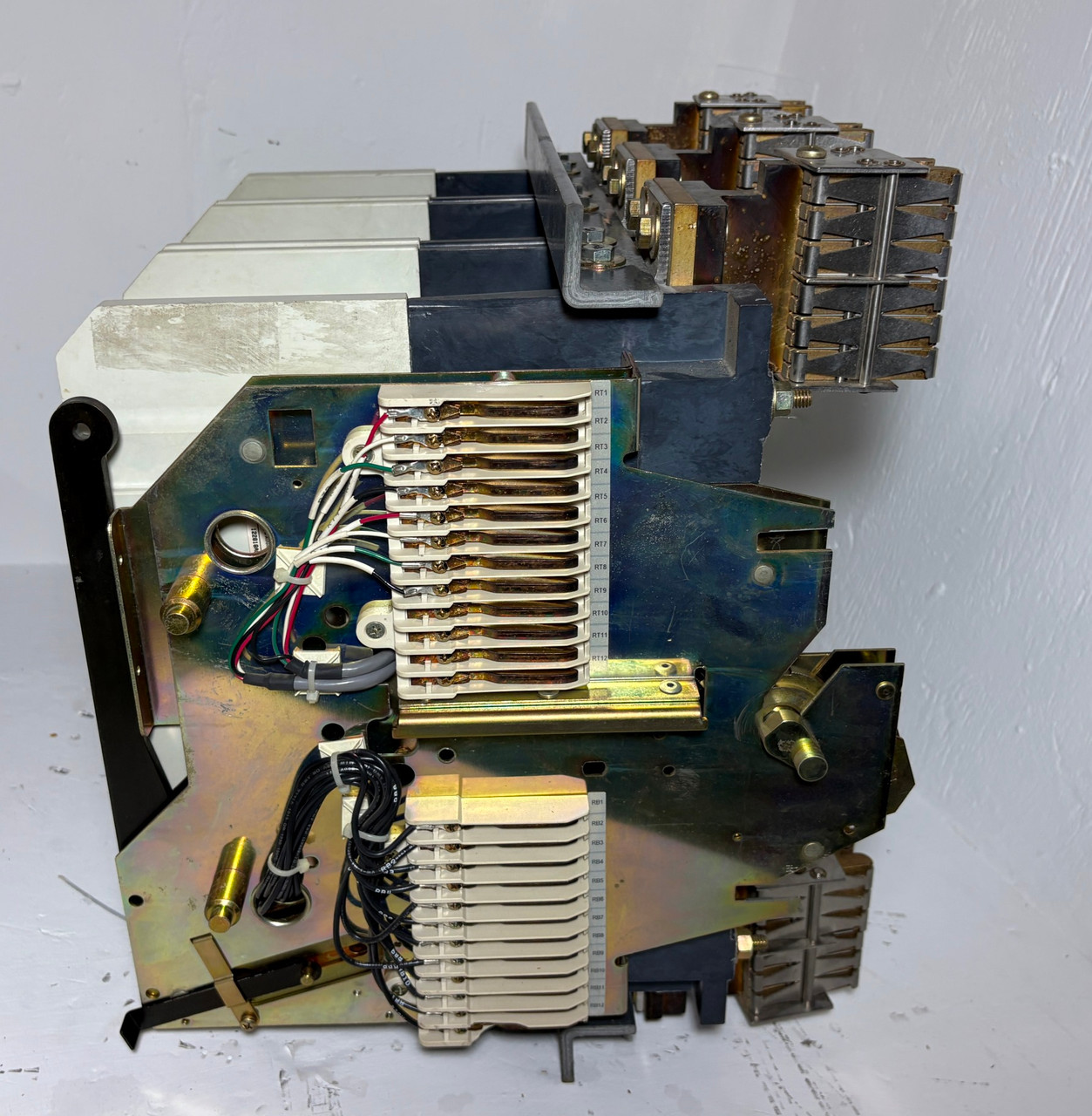 Siemens SBH 800 Amp Drawout Circuit Breaker w/ 800A Plug SBH800 & Aux SBH2008DV (EM6026-2)
