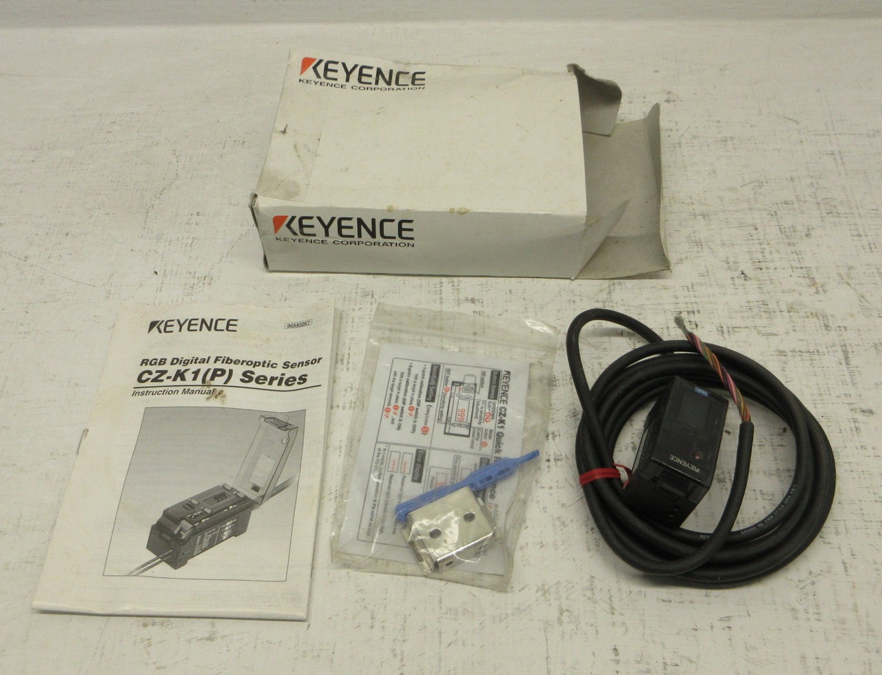 Image of NEW Keyence CZ-K1 Sensor Amplifier Unit 0.1A 12-24VDC 75MA 2 Meter Cable 10-55HZ