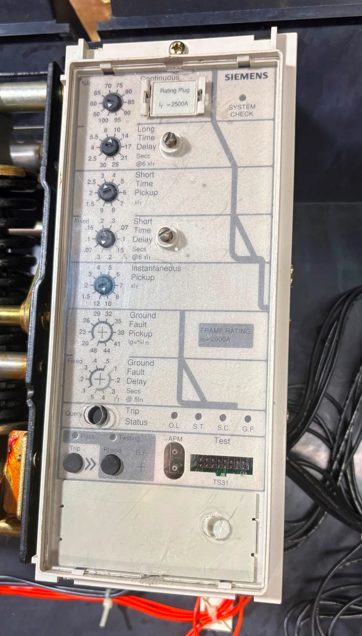 Siemens SBS4025DV SBS 2500 Amp LSI Circuit Breaker w/ 2500A Plug SBS4025 EO DO (EM6024-1)