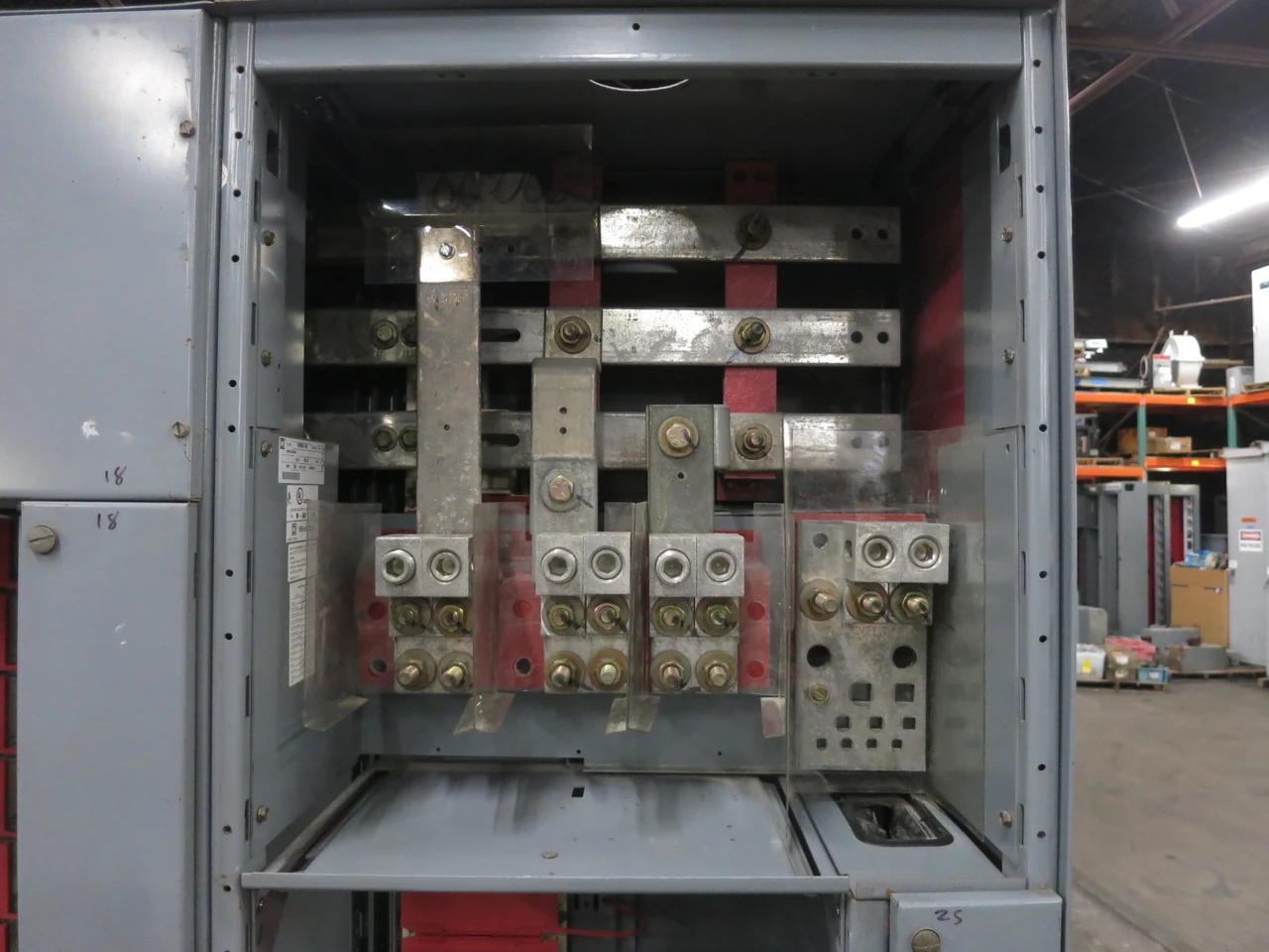 Square D Model 6 600/300 Amp MCC Motor Control Center 4x Section 600A 300A R (DW8764-1)