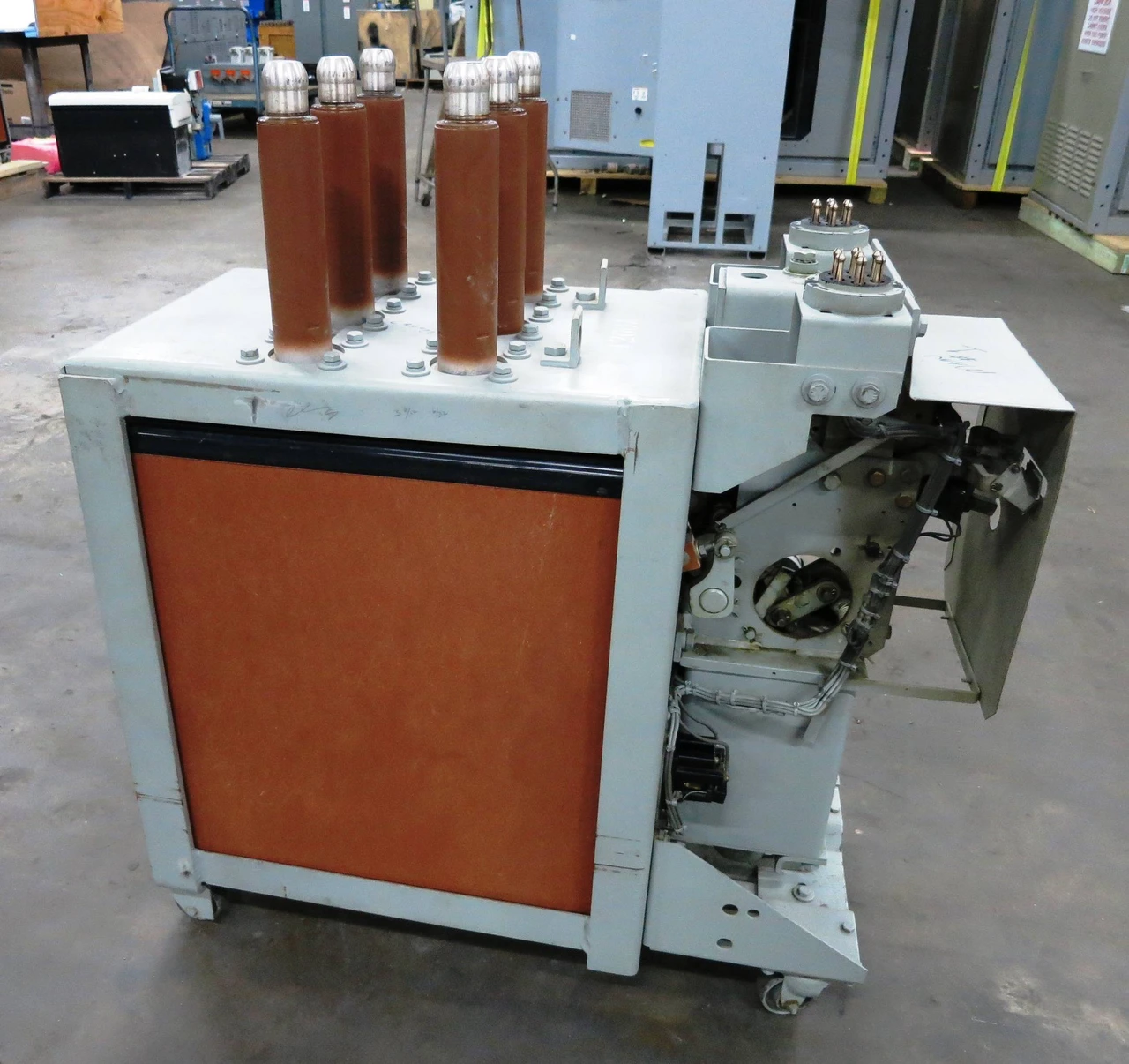 GE Magne-Blast AM-4.16-75-1 1200A 4.76 kV Circuit Breaker 1200 Amp 5kV AM4.16751 (EBI1972-R1-1)