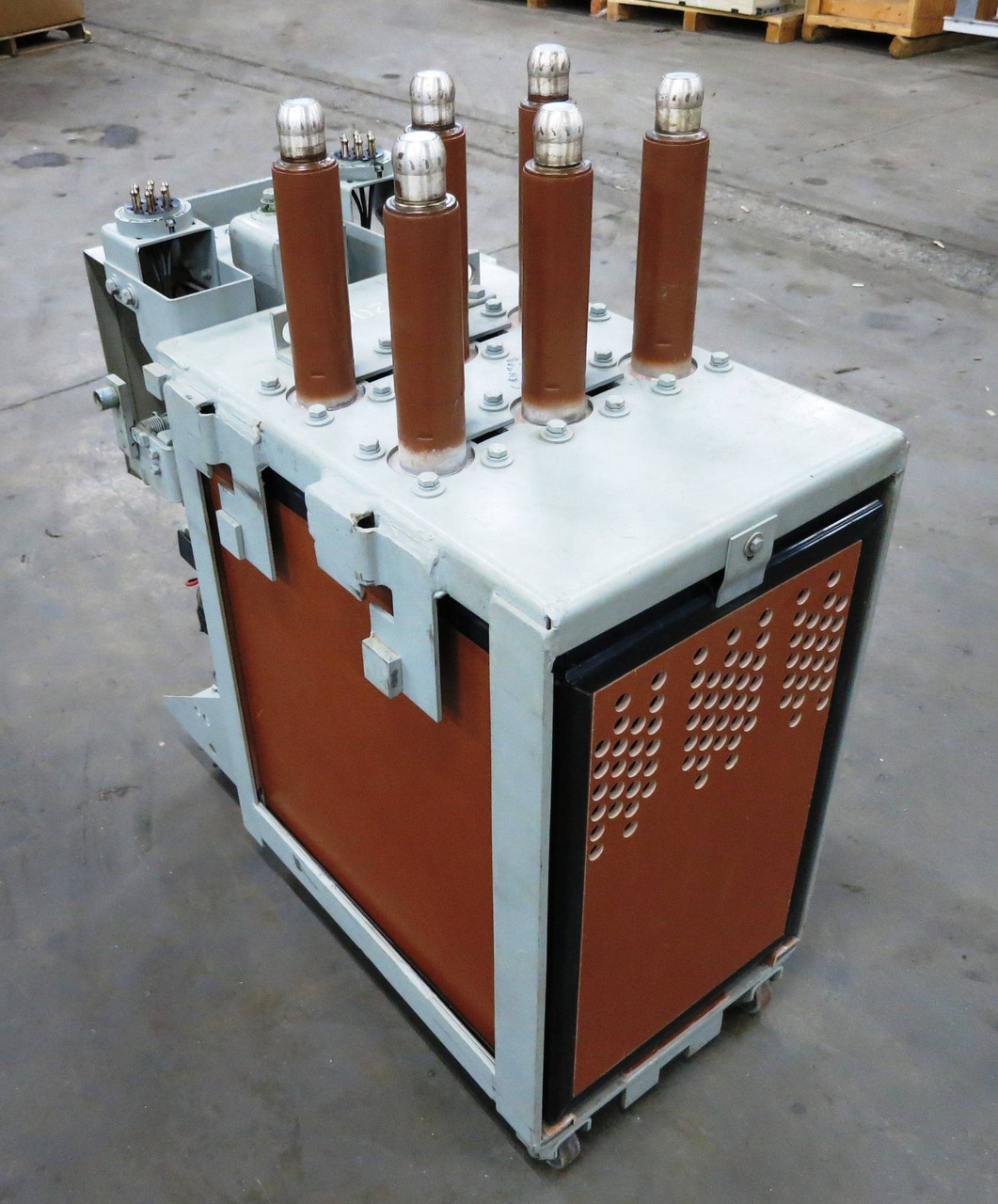 GE Magne-Blast AM-4.16-75-1 1200A 4.76 kV Circuit Breaker 1200 Amp 5kV AM4.16751 (EBI1972-R1-1)
