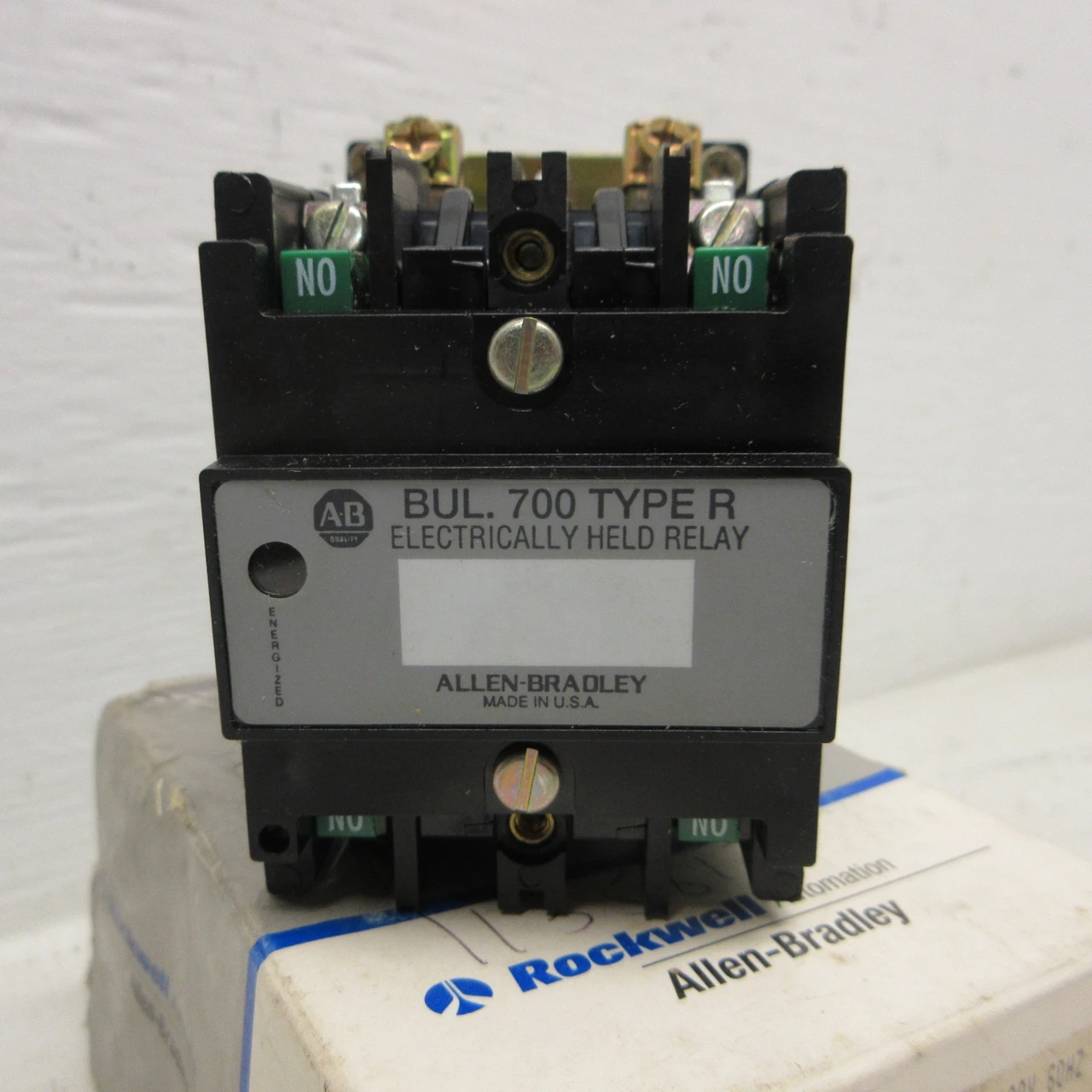 NEW Allen Bradley 700-R200A1 Ser B Electrically Held Relay Type R 2P  120VAC NIB (AH1847-1)