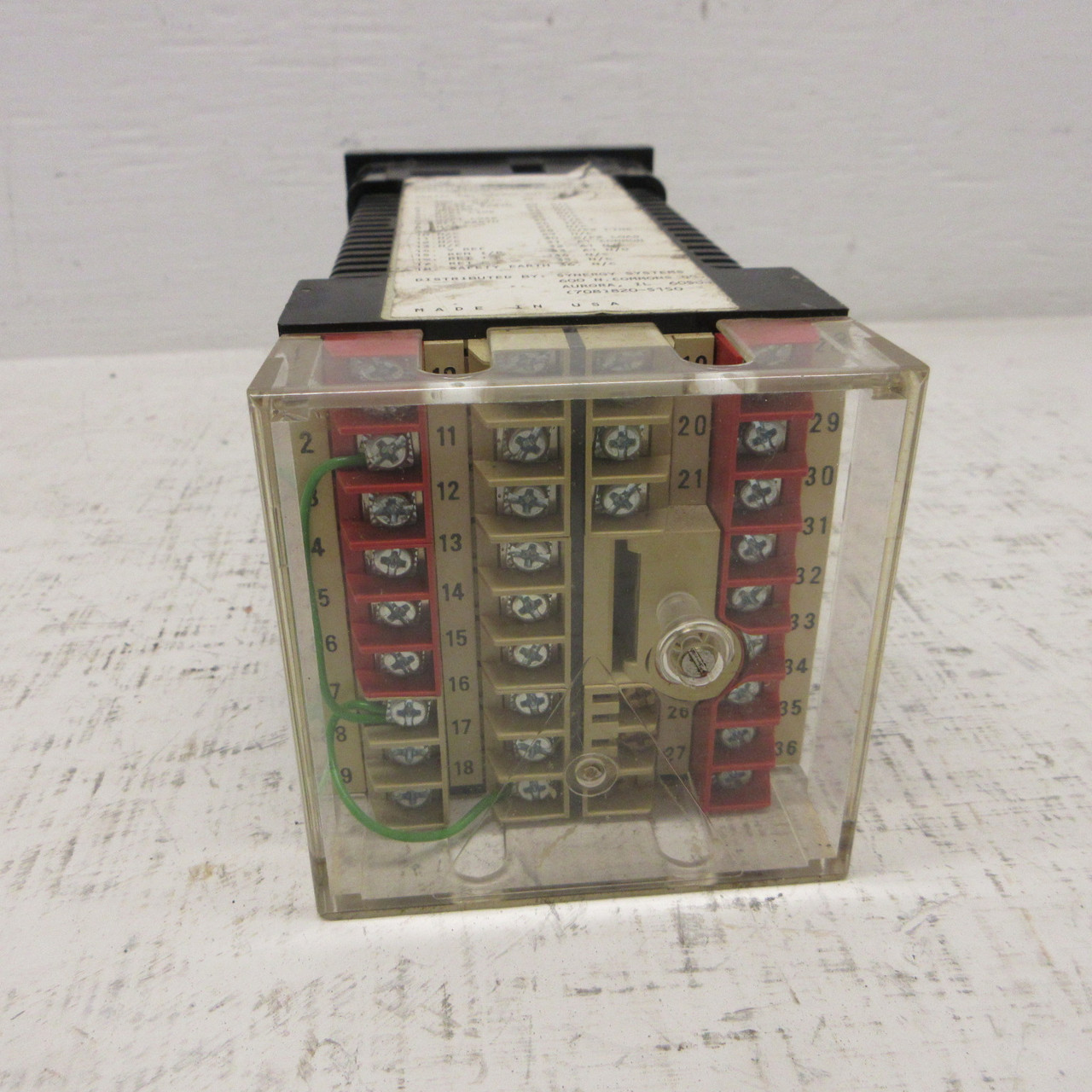 Eurotherm Temperature Controller 818S/TC/RRLY/CTRI/FLE/NONE/LOV5/MOV5/SN/38/... (AH1857-1)
