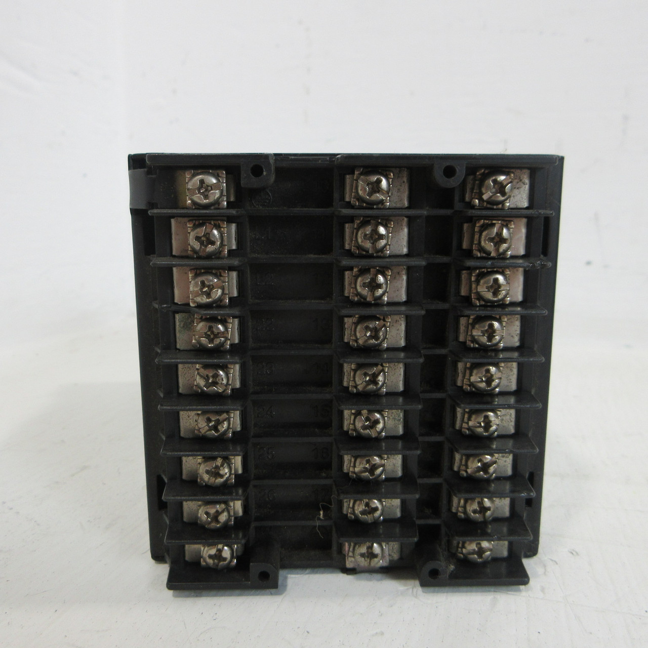 Honeywell UDC3000 Temperature Controller DC300K-E-0A0-10-0000-0 90-264VAC 18VA (AH1865-1)
