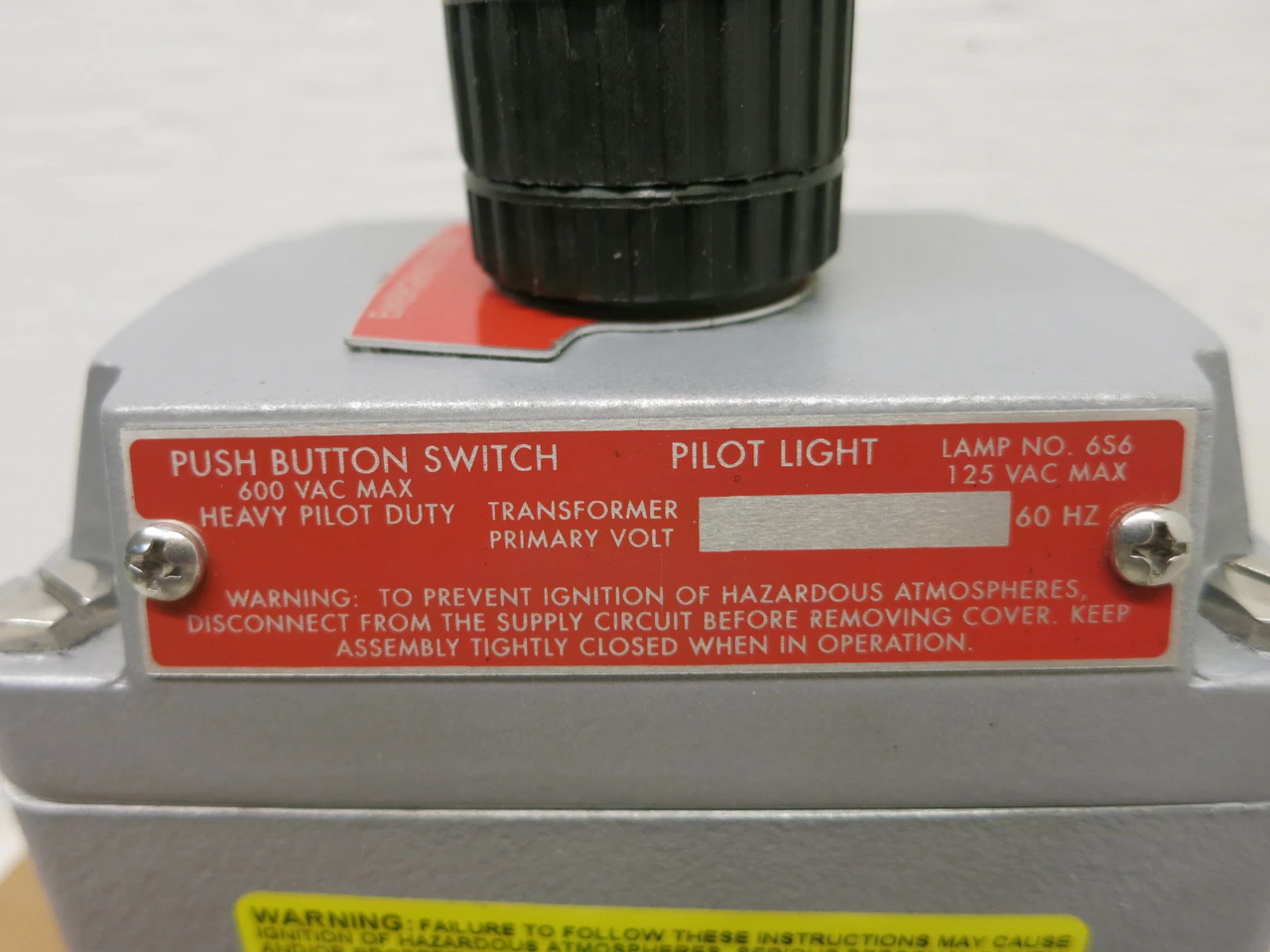 NEW Emerson EFDB150UM1 Appleton EFD Control Push Button Switch Pilot Light (DW8870-1)