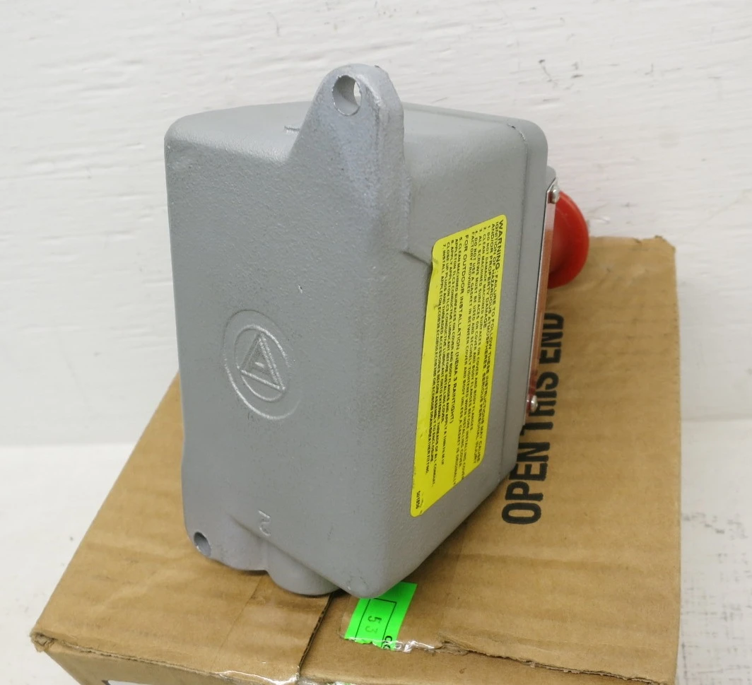 NEW Emerson EFDB150UM1 Appleton EFD Control Push Button Switch Pilot Light (DW8870-1)