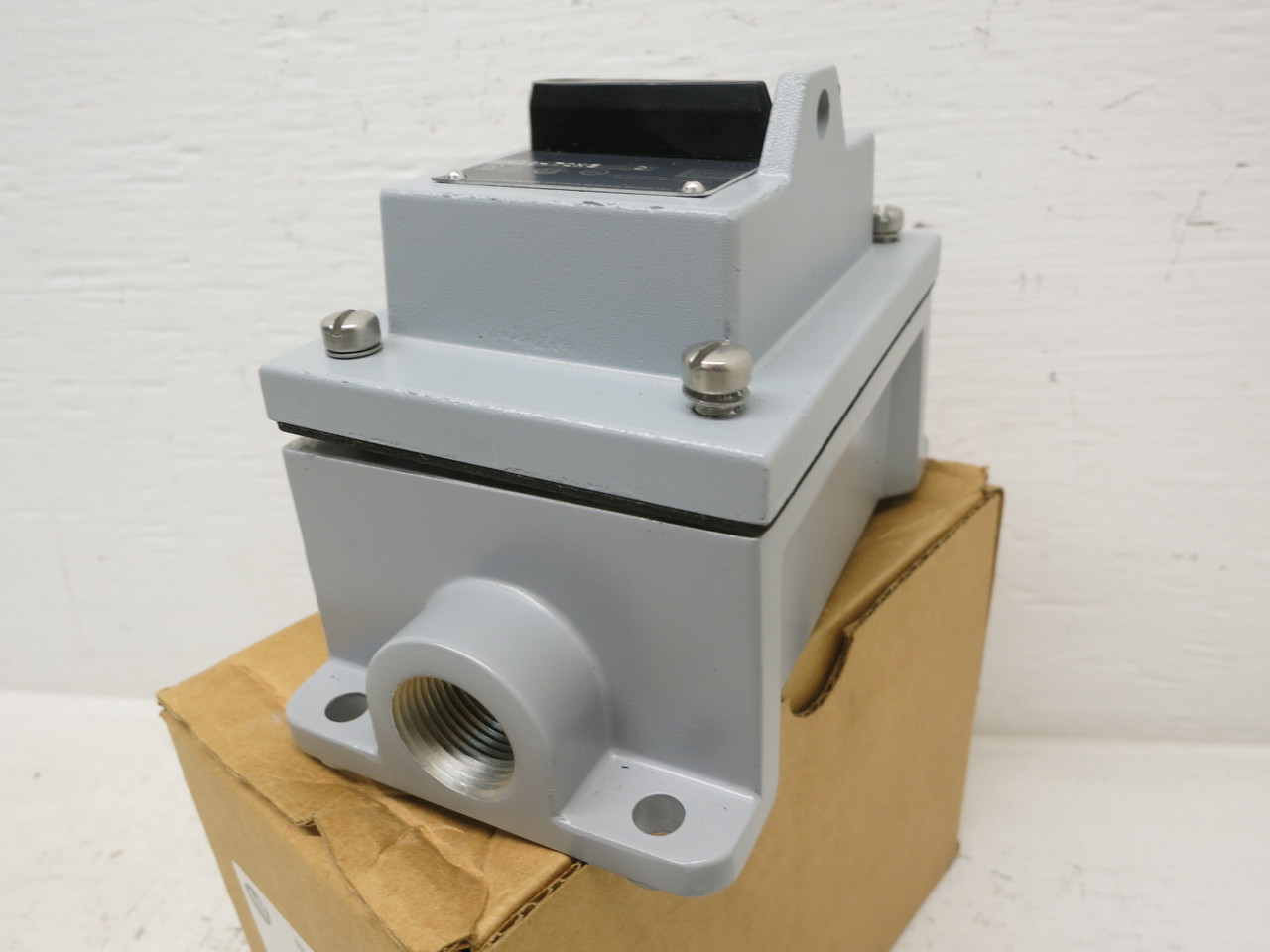 NEW Allen Bradley 600-TCX5 Ser D Manual Starting Switch 2 Pole Toggle NEMA 4 NIB (DW8885-1)
