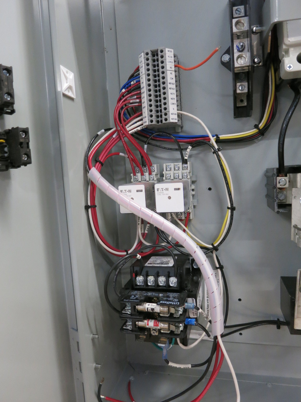 NEW Siemens ECS2T2R1GF3NB 60A Elevator Control Switch 208V 120V Relay 60 Amp (DW8886-1)