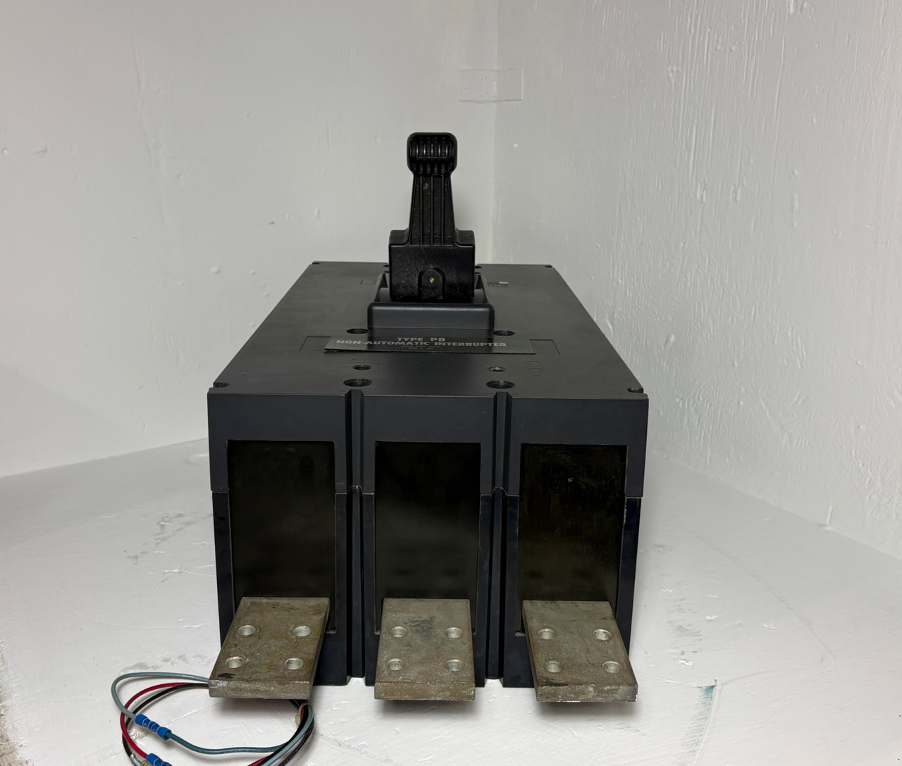Westinghouse PBF32000F 2000A Molded Case Switch w/ Aux 3P 600V 2000 Amp FLAW (EM6029-1)