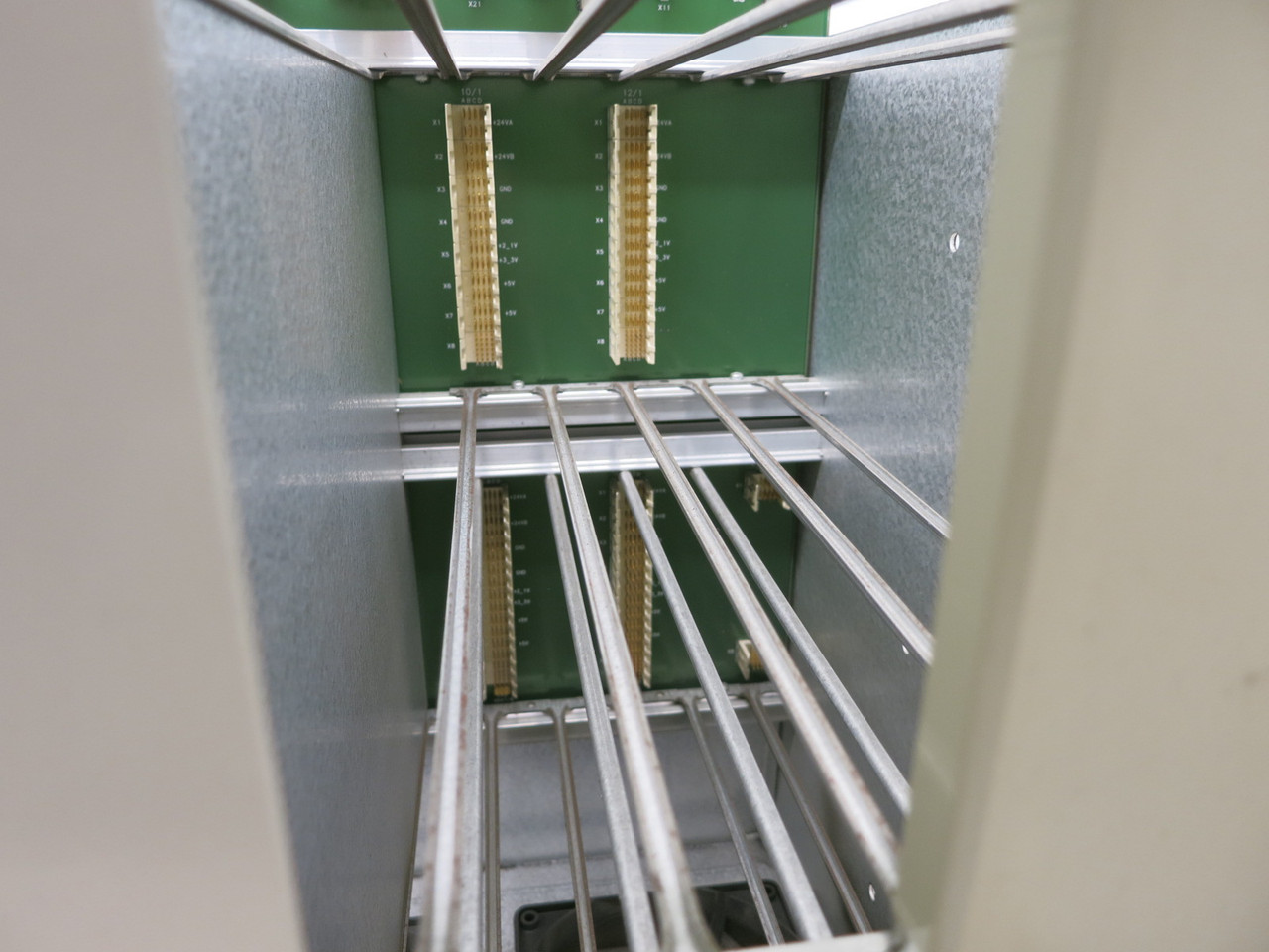 ABB 3BSE014227R1 Advant 450 Subrack RF533 12 Slot 3BSE001693R2 BB510 DCS Rack (DW8903-1)