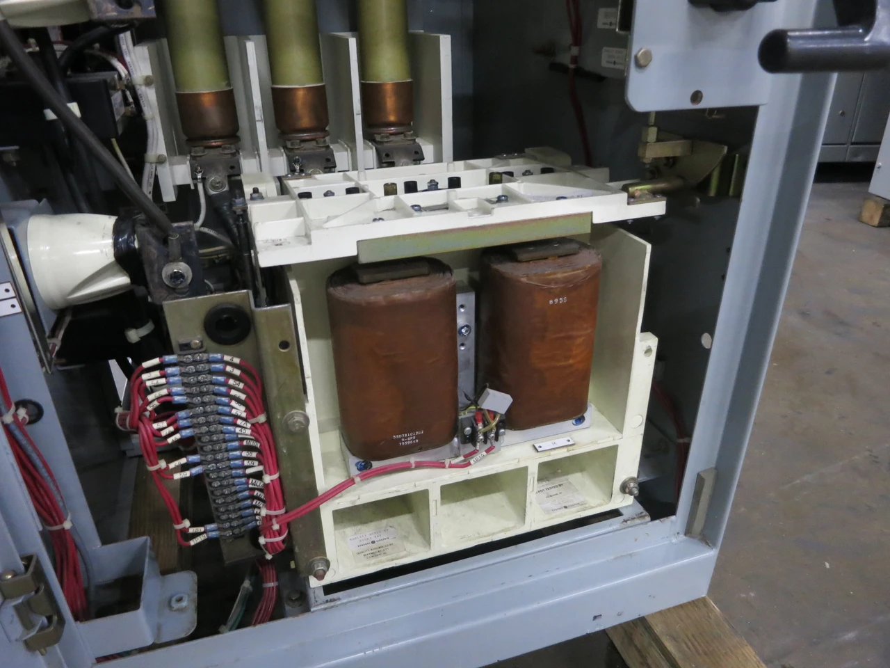 GE Limitamp CR194A118A2 Motor Control Vacuum Contactor 400A 4160V 5kV 328A1159P1 (DW8909-1)