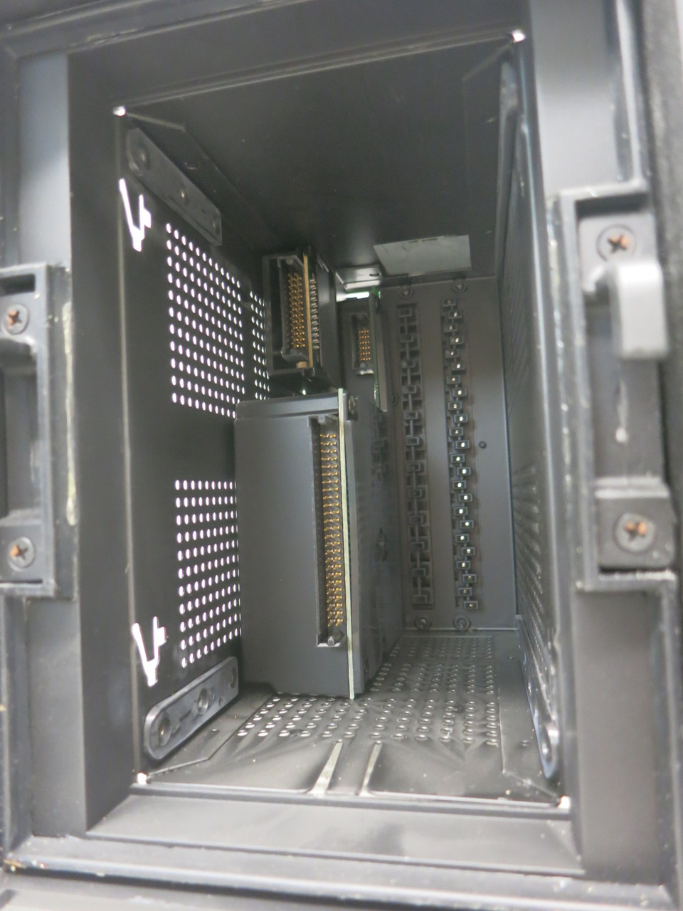 GE Multilin 350 Feeder Protection System Relay 350-E-P5-G5-H-E-S-N-N-1E-D-N (DW8910-1)