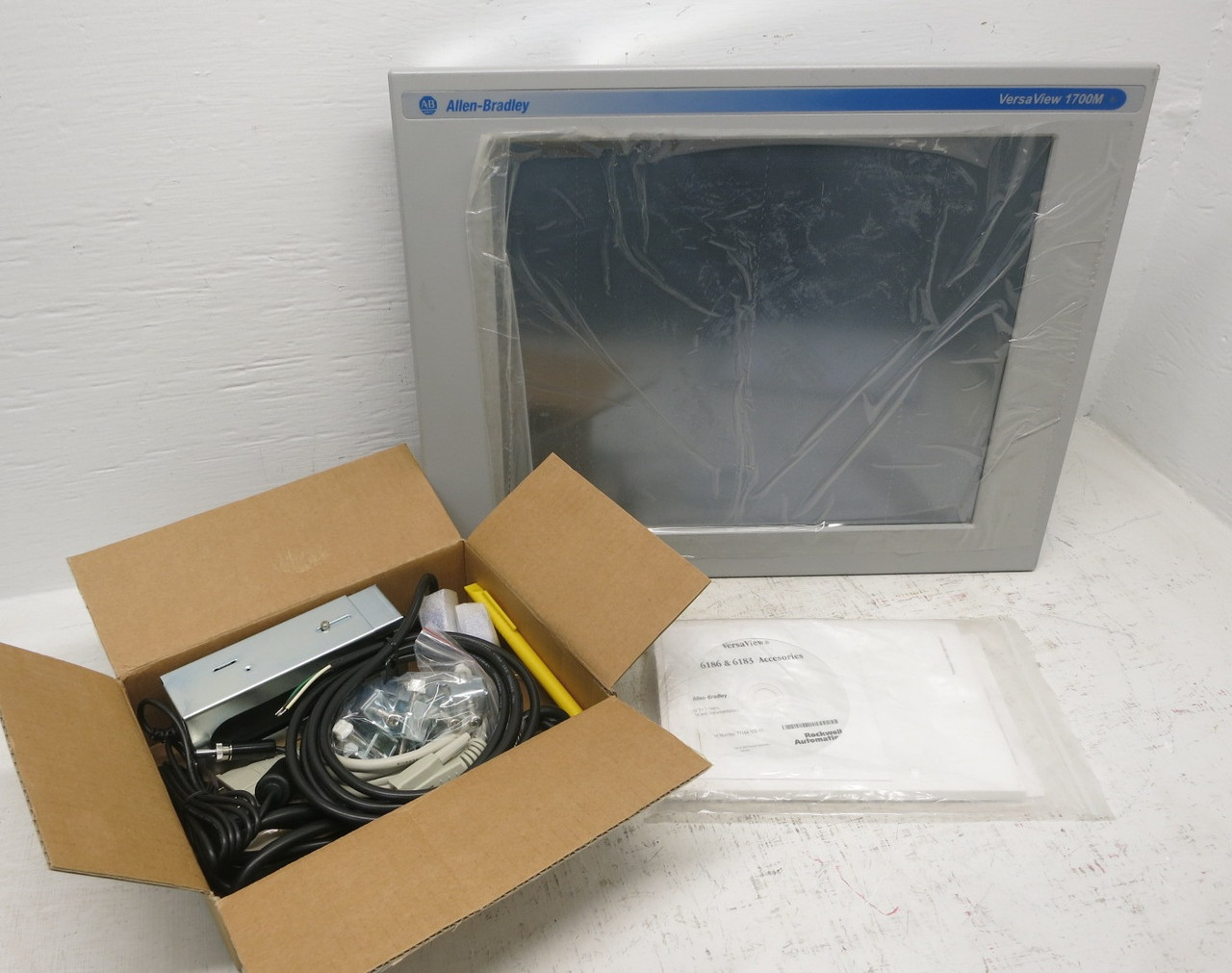 Image of NEW Allen Bradley 6186-M17ALTR Ser B VersaView 1700M Panel Monitor Touch Screen