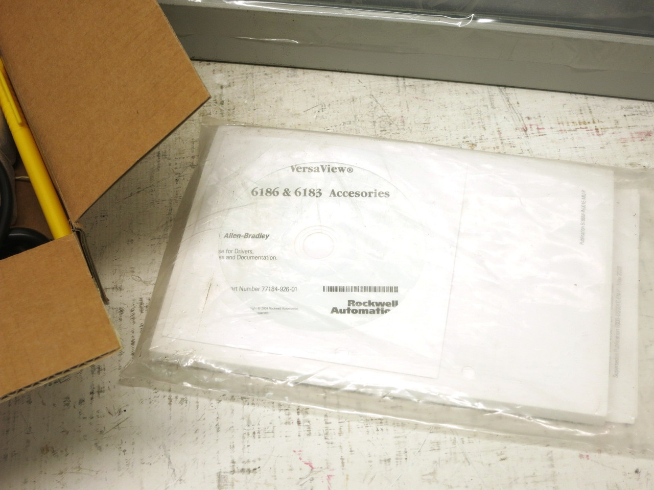 NEW Allen Bradley 6186-M17ALTR Ser B VersaView 1700M Panel Monitor Touch Screen (DW8913-1)