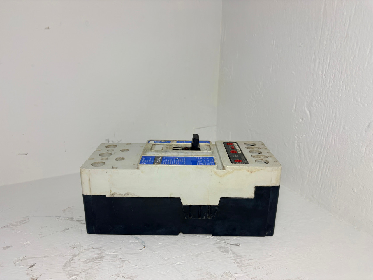 Westinghouse JD3250F 250A Circuit Breaker Glossy Blue w/ 200 Amp Trip 3P JD3200 (EM6031-2)