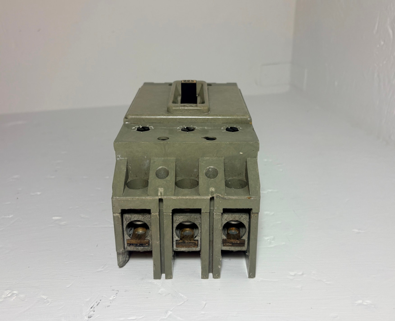 FPE HFJ631225-50C 225A AB Circuit Breaker HFJ 600V Federal Pacific 225 Amp flaw (EM6037-1)