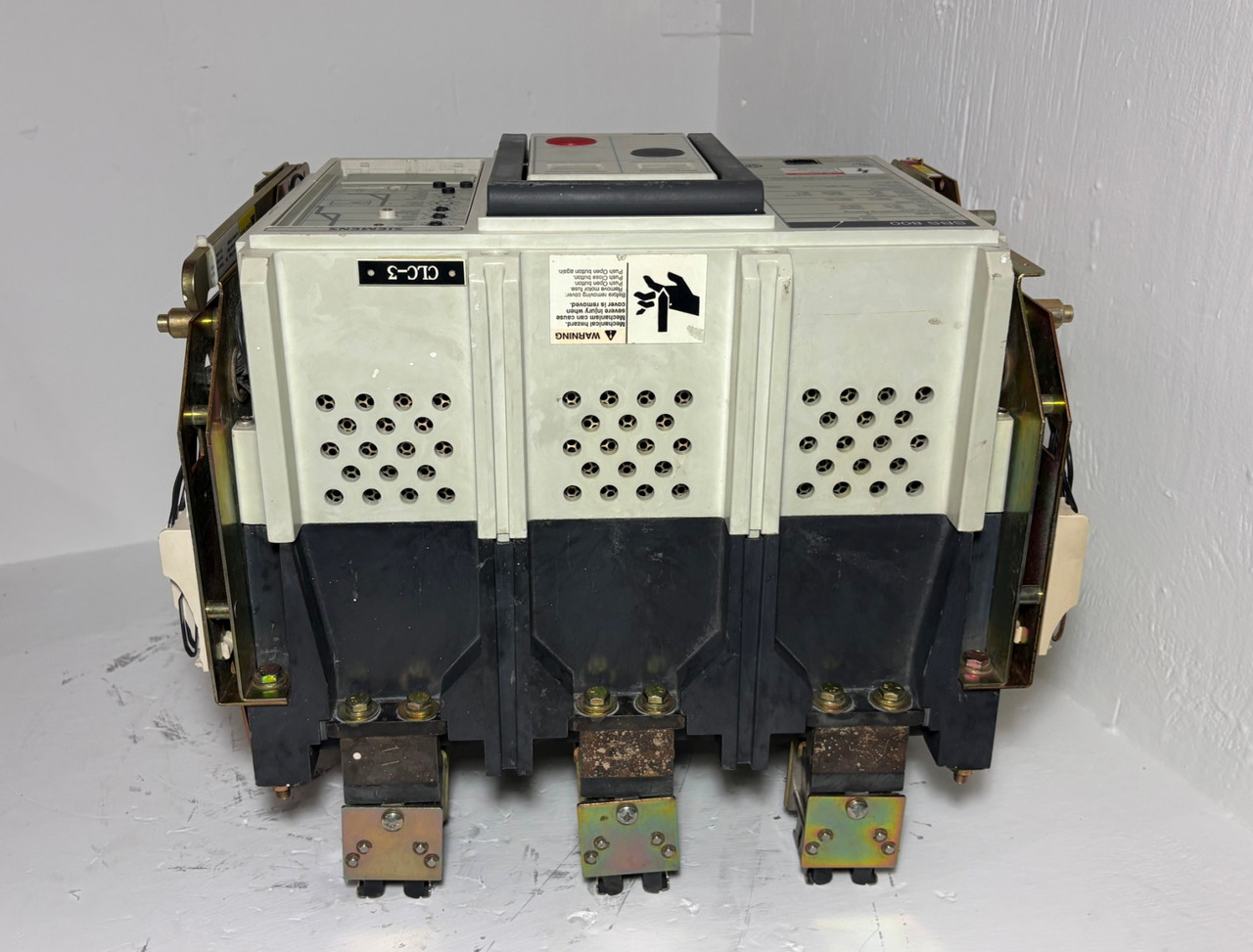 Siemens SBS0808DV SBS 800 Amp LSI Drawout Circuit Breaker w/ 800A Plug EO Shunt (EM6047-2)