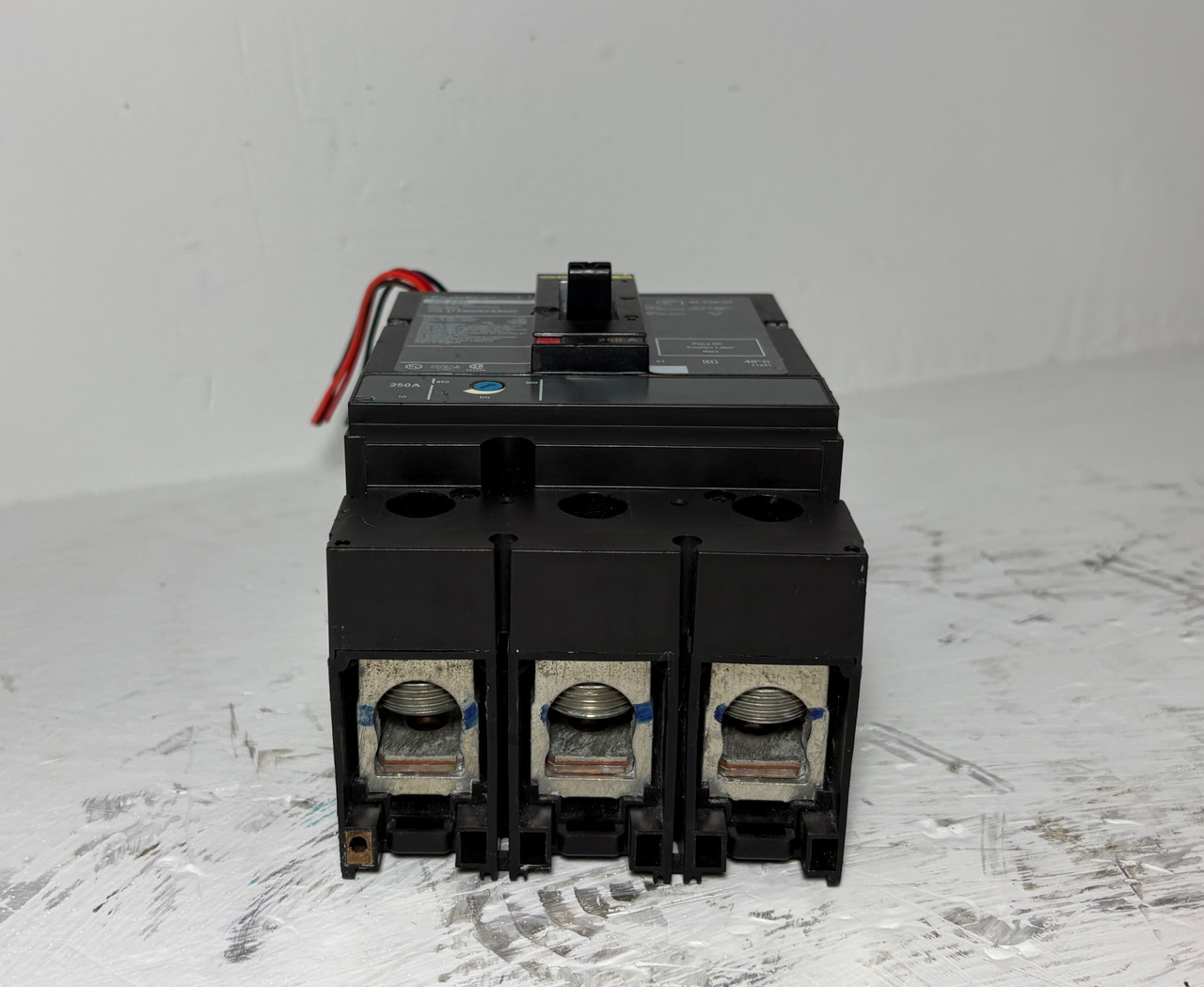 Square D JGL37250D82AAUO JG 250 Amp PowerPact DC Circuit Breaker w 250A Trip UVR (EM6052-1)