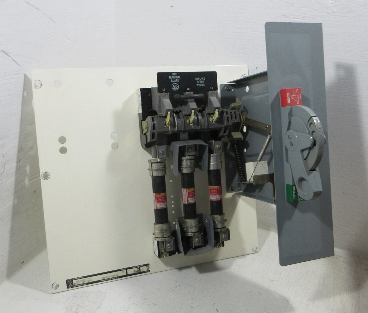 Image of Allen Bradley 40116-465-01 100A 600V Fusible Disconnect 100 Amp 3PH 50HP