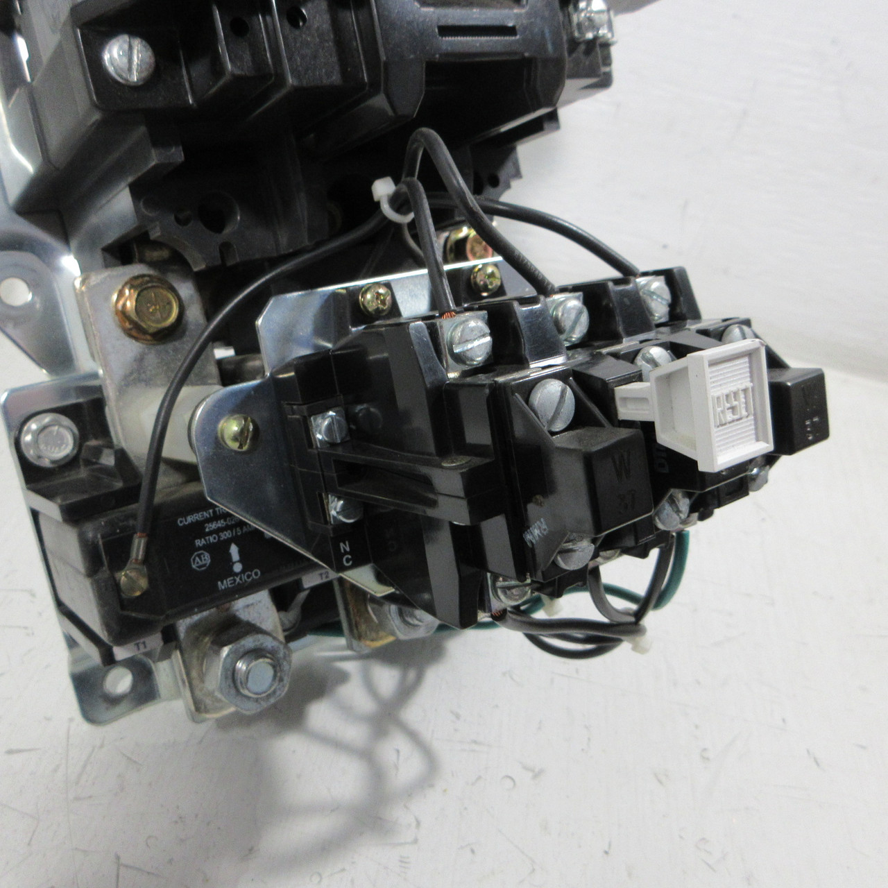 Allen Bradley 509-FOD NEMA Size 5 Starter Ser L 120V Coil AF236 200HP 509-F0D (AH1883-1)